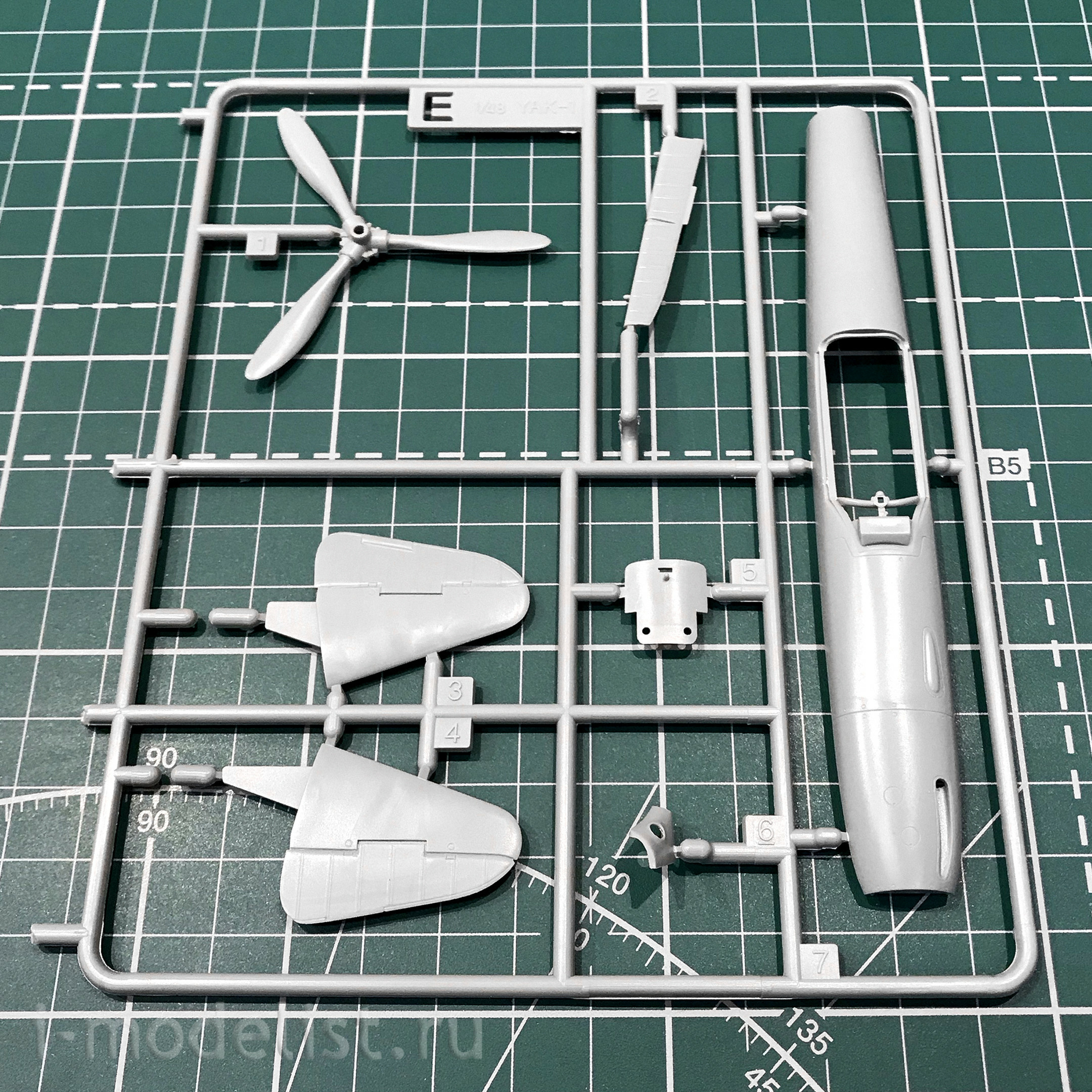 4817 Zvezda 1/48 Soviet fighter 