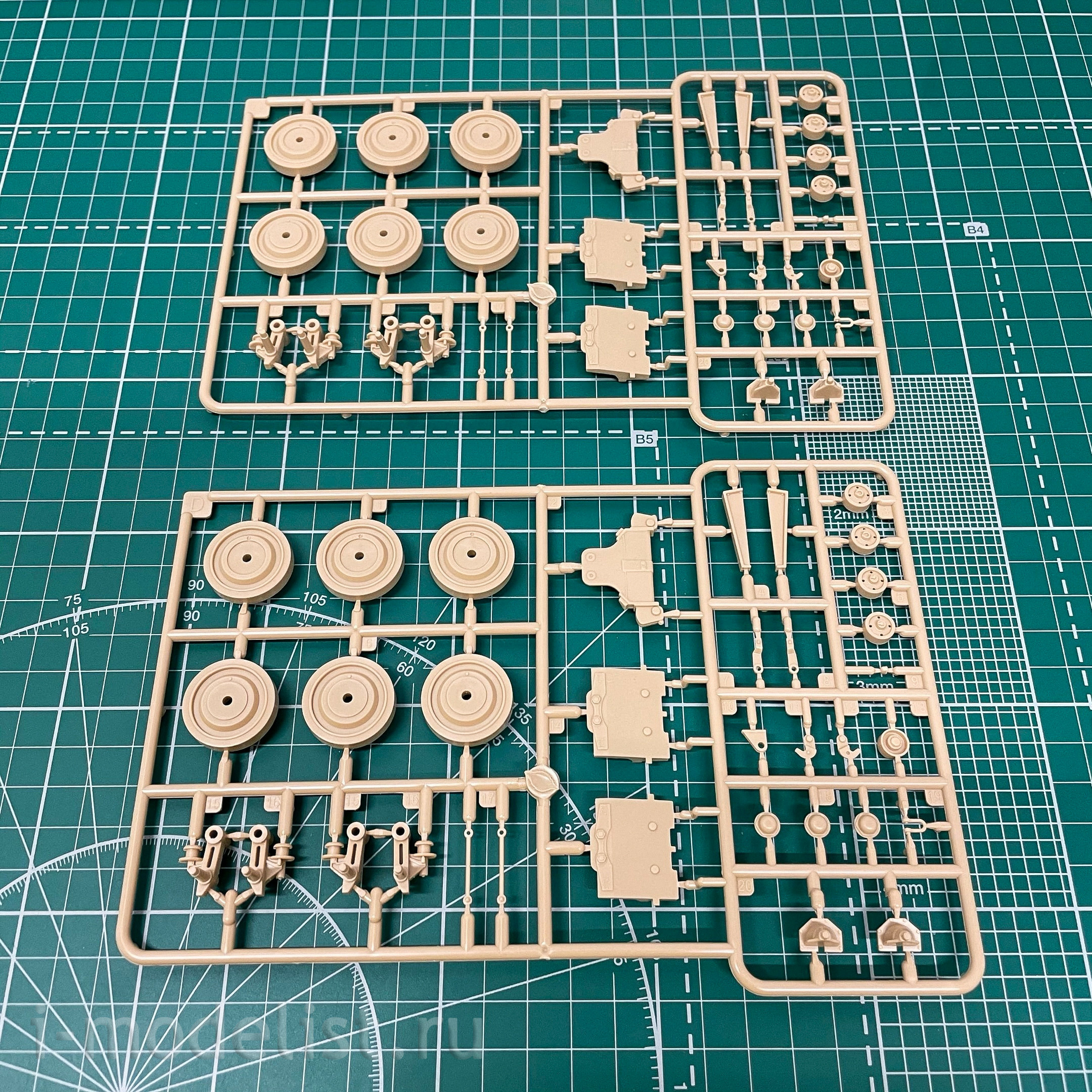 35A035 Amusing Hobby 1/35 Centurion AVRE MK 5 Tank