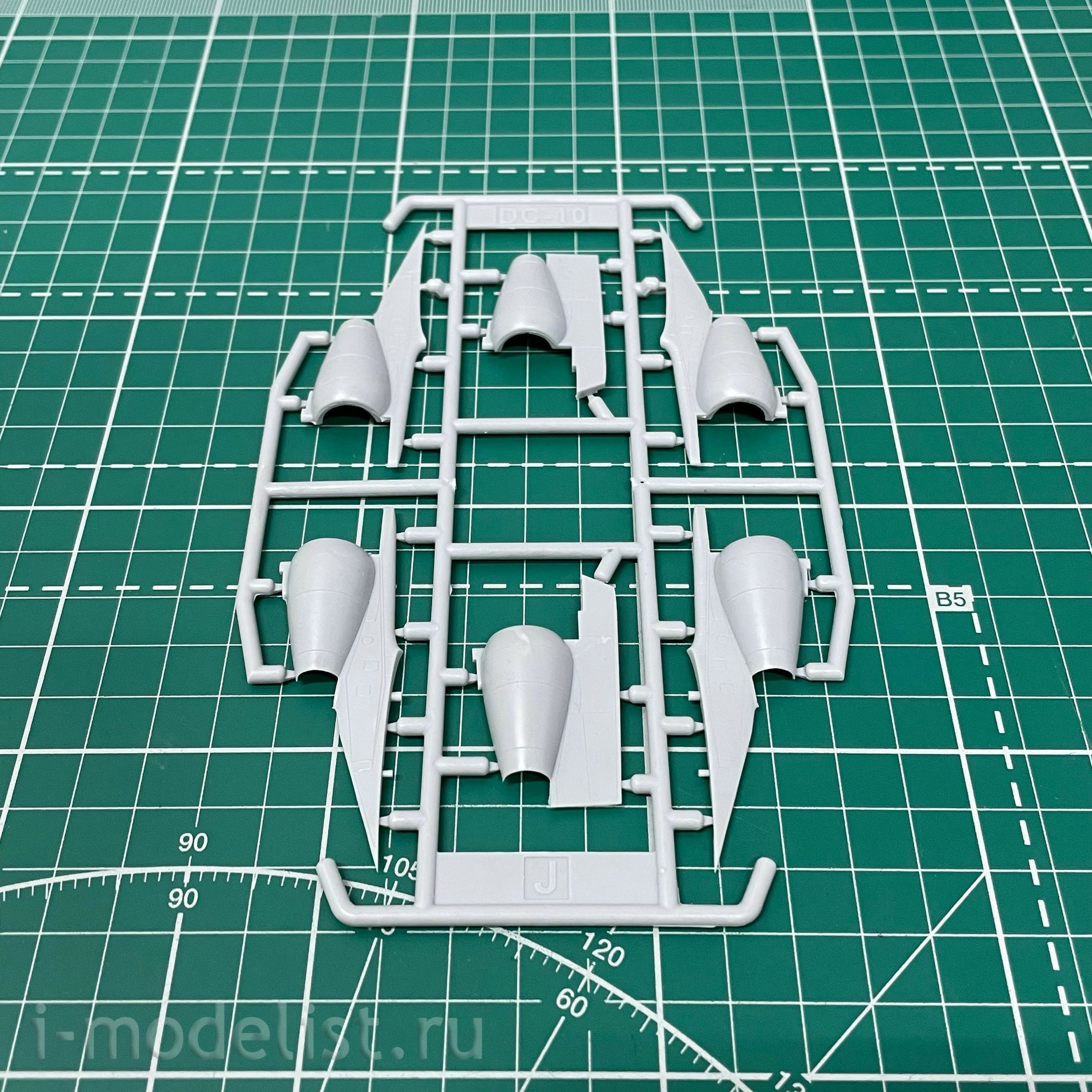 144-005 AMP 1/144 DC-10 Air Tanker Aircraft