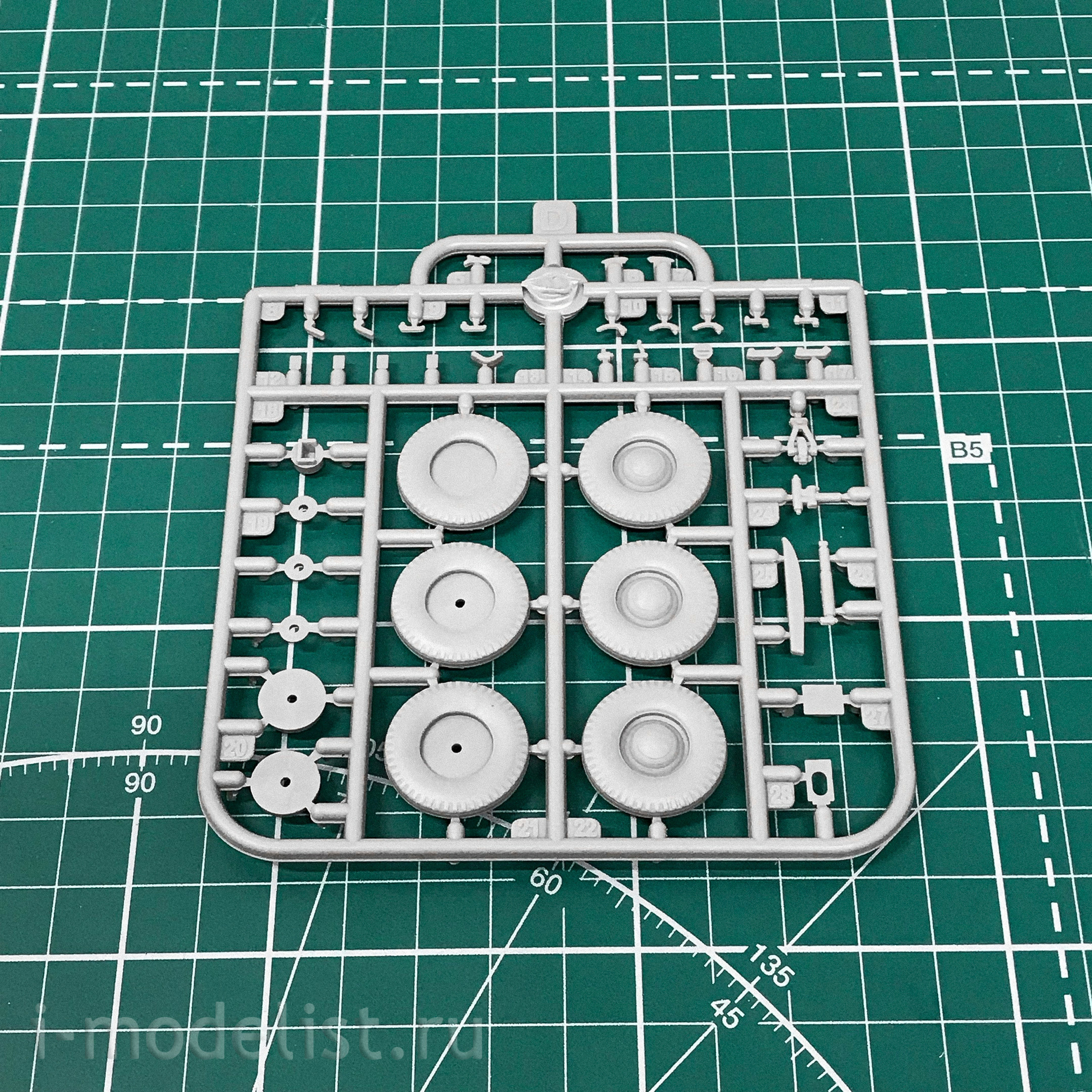 815 Roden 1/35 Car 1941 Packard Clipper