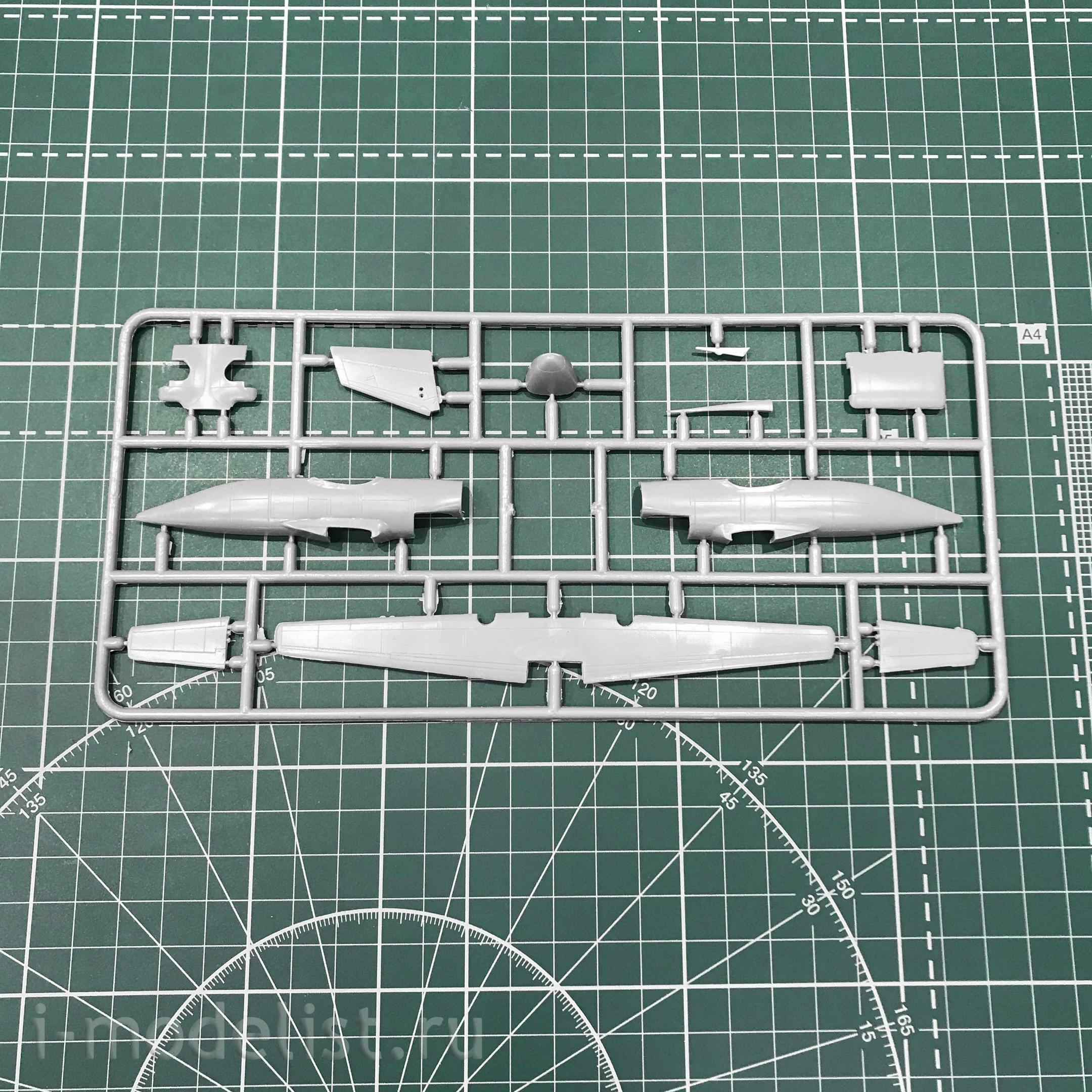 1473 Amodel 1/144 Aircraft L-410UVP&L-410UVP-E10 (two models in a box)