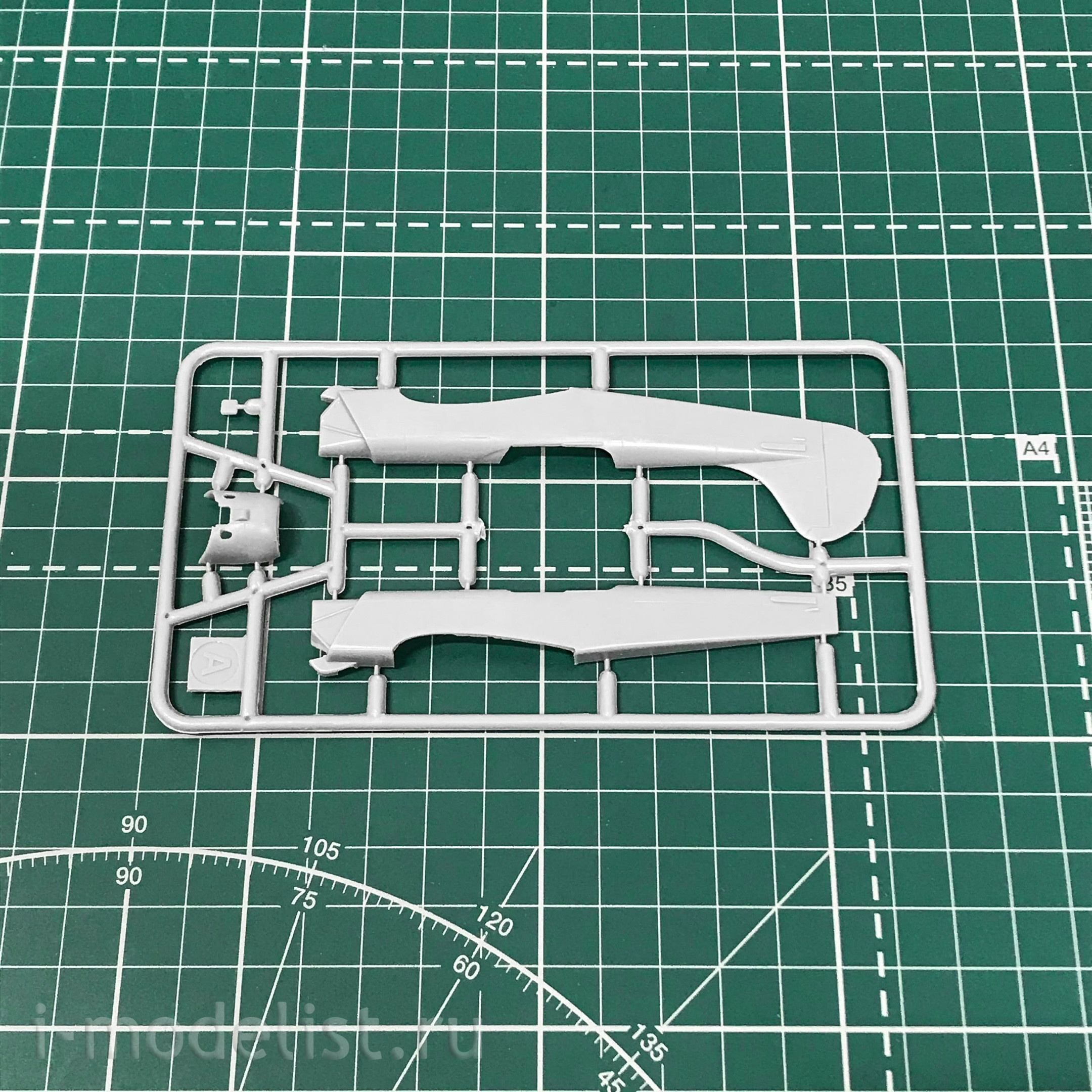 72320 Amodel 1/72 Yak-18PS