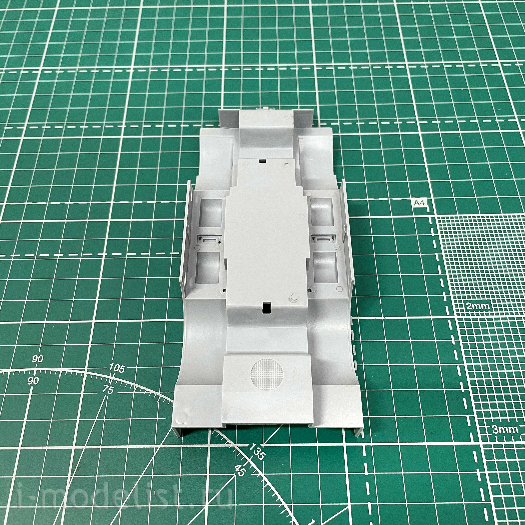 3638 Zvezda 1/35 Soviet armored reconnaissance and patrol vehicle BRDM-2