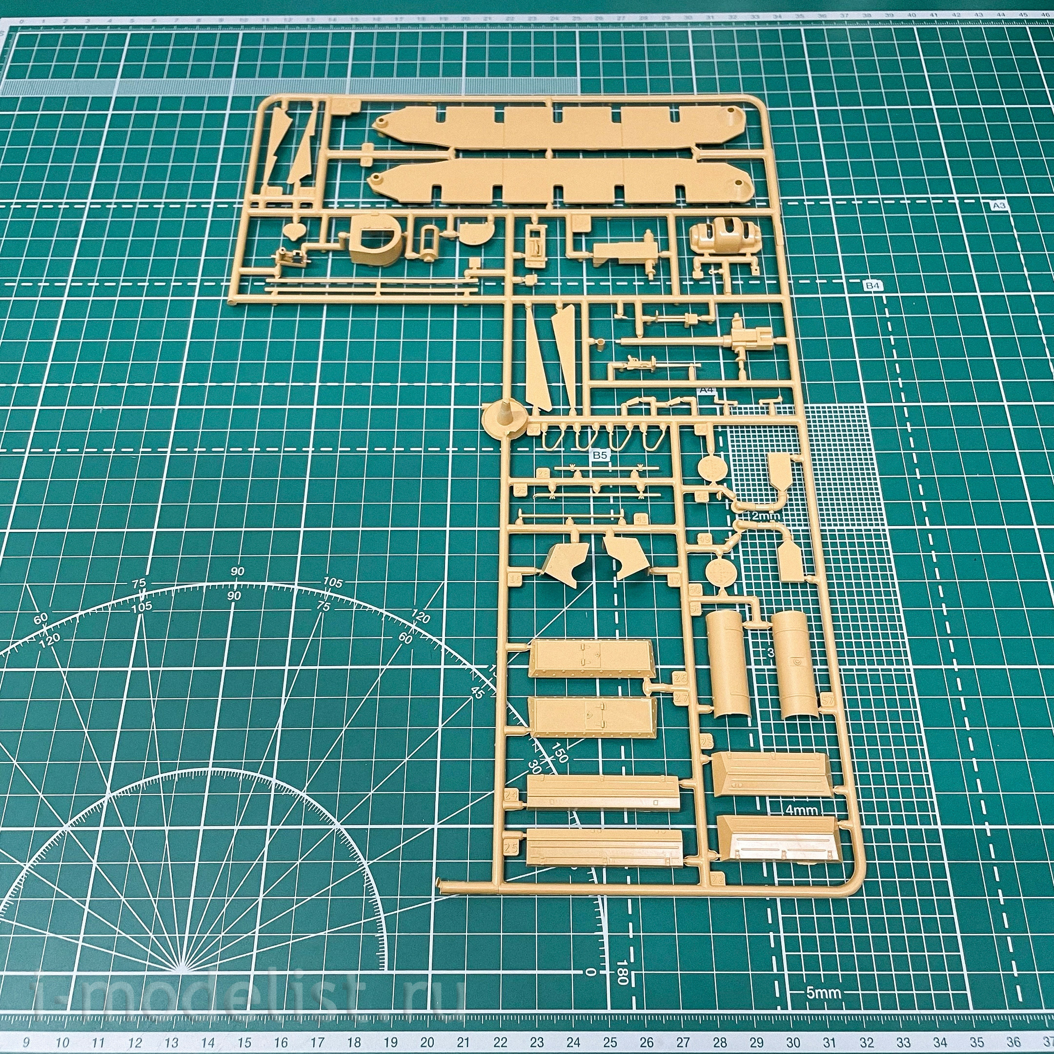 6579 Italeri 1/35 Tank Crusader Mk. II with the infantry of the 8th Army