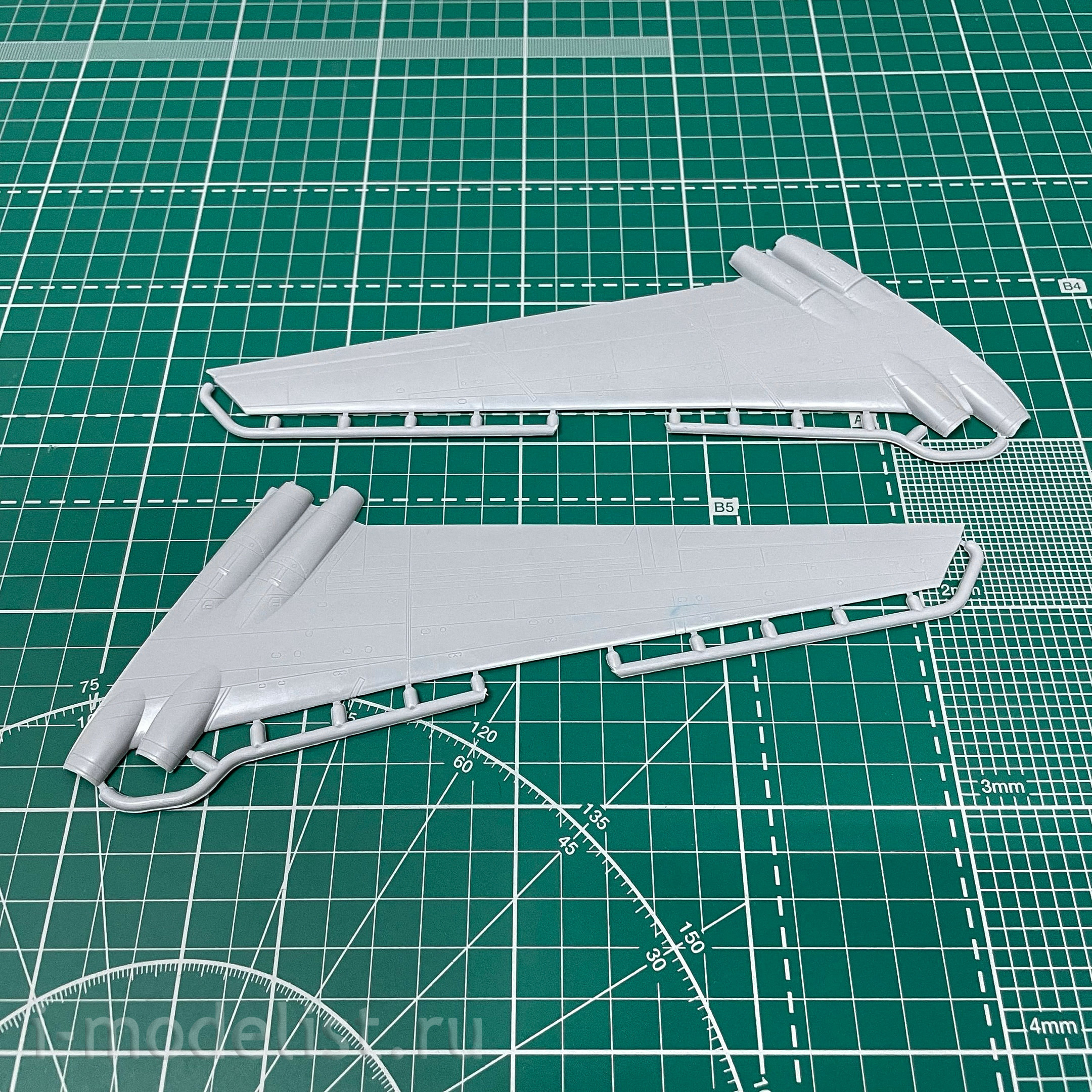 144-032 Microcosm 1/144 Myasishchev 3MS aircraft (NATO Bison-B)