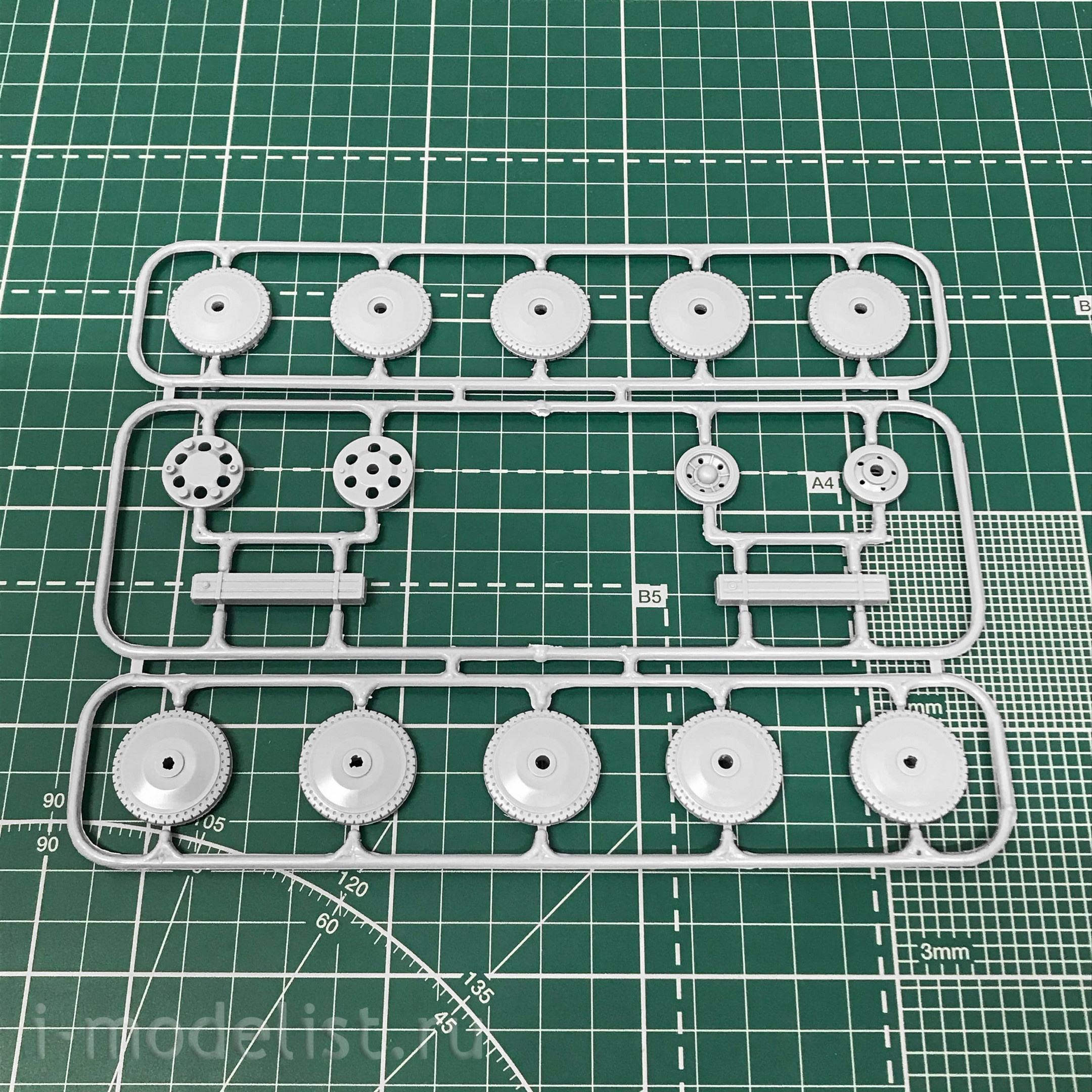 35044 ARK-models 1/35 D. S. 34 guns of tanks-5, model 1943. Column 