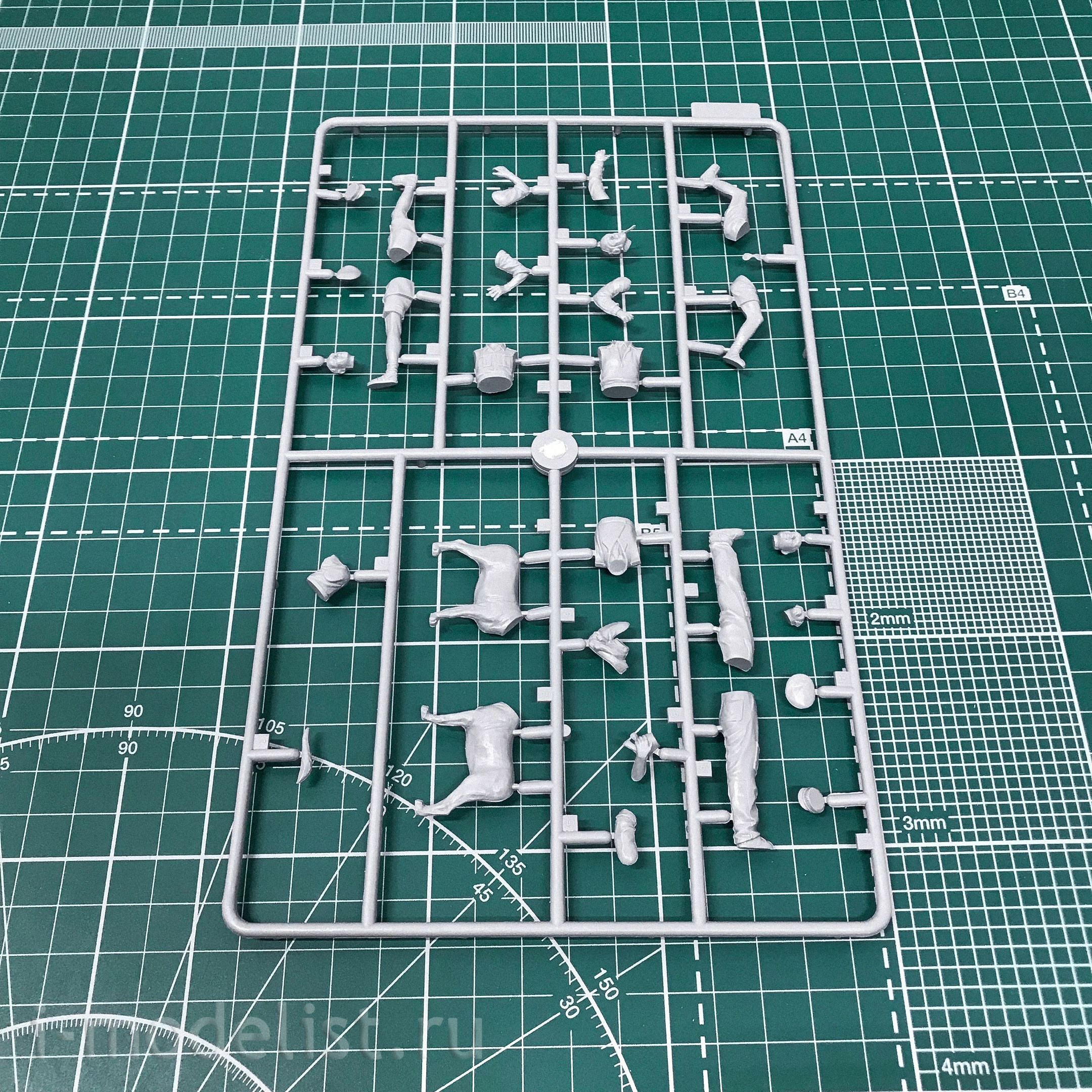 16303 ICM 1/16 Figure, Roman Gladiator