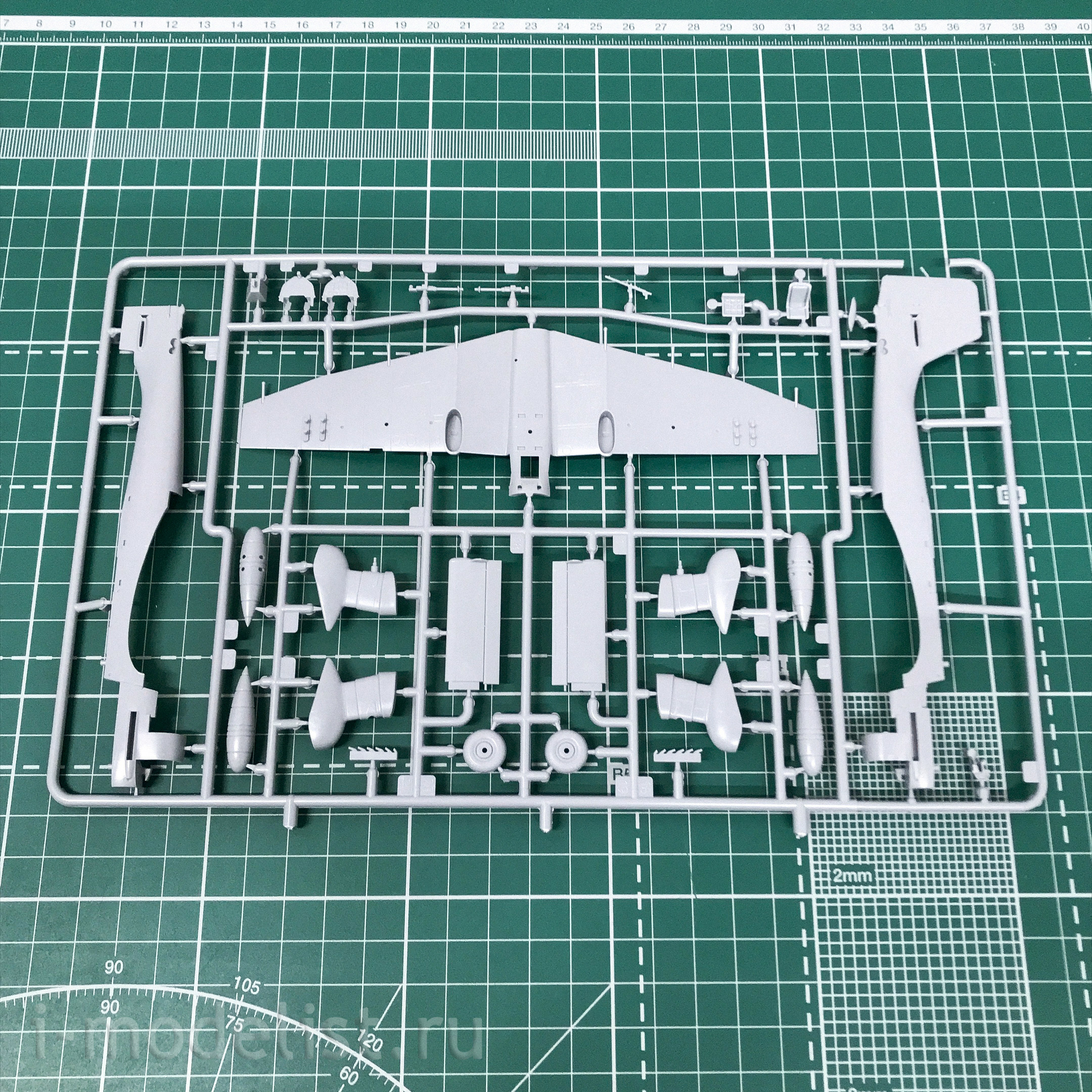 7323 Zvezda 1/72 German Junkers Ju-87 B2 dive bomber on skis
