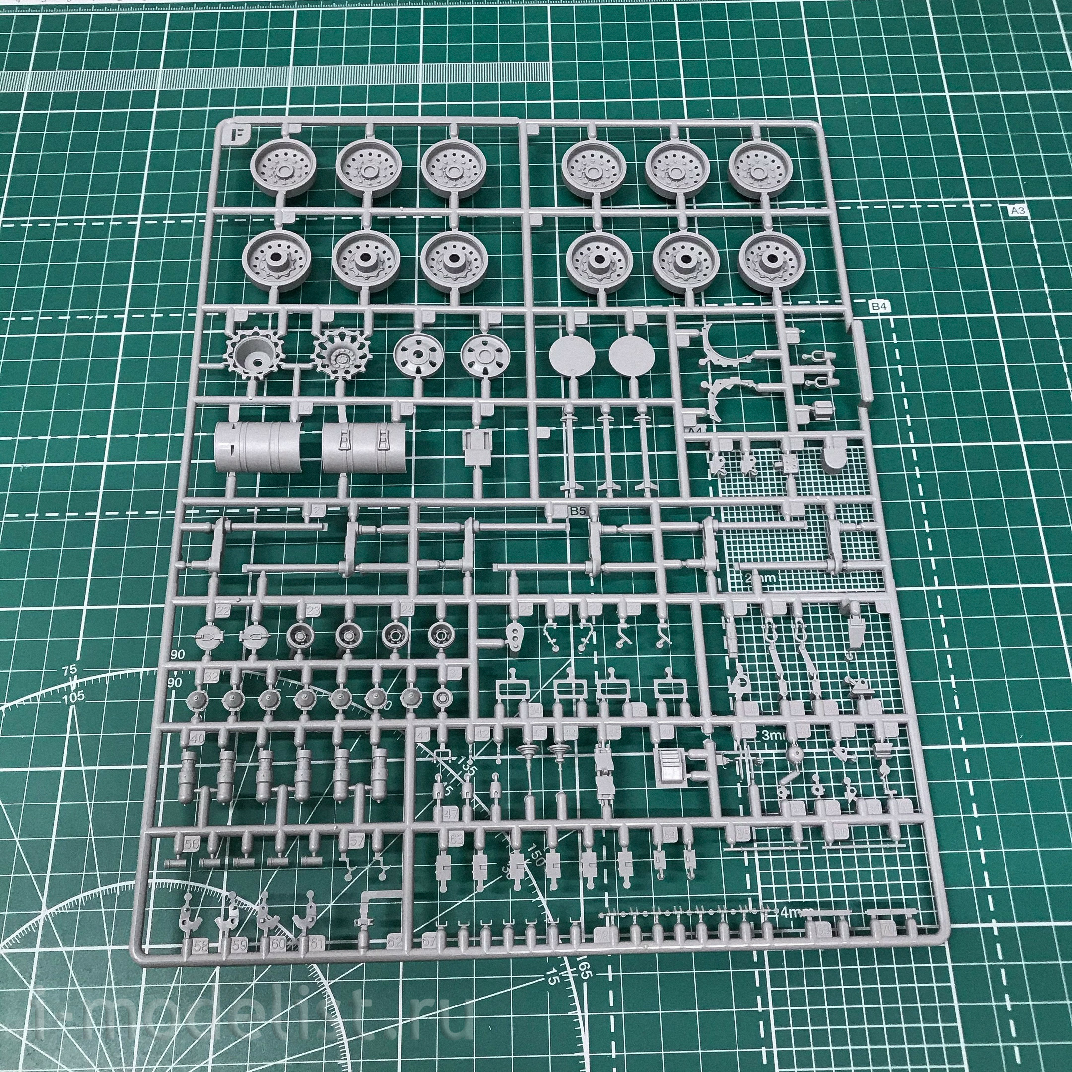 RM-5062 Rye Field Model 1/35 Tank British Challenger 2
