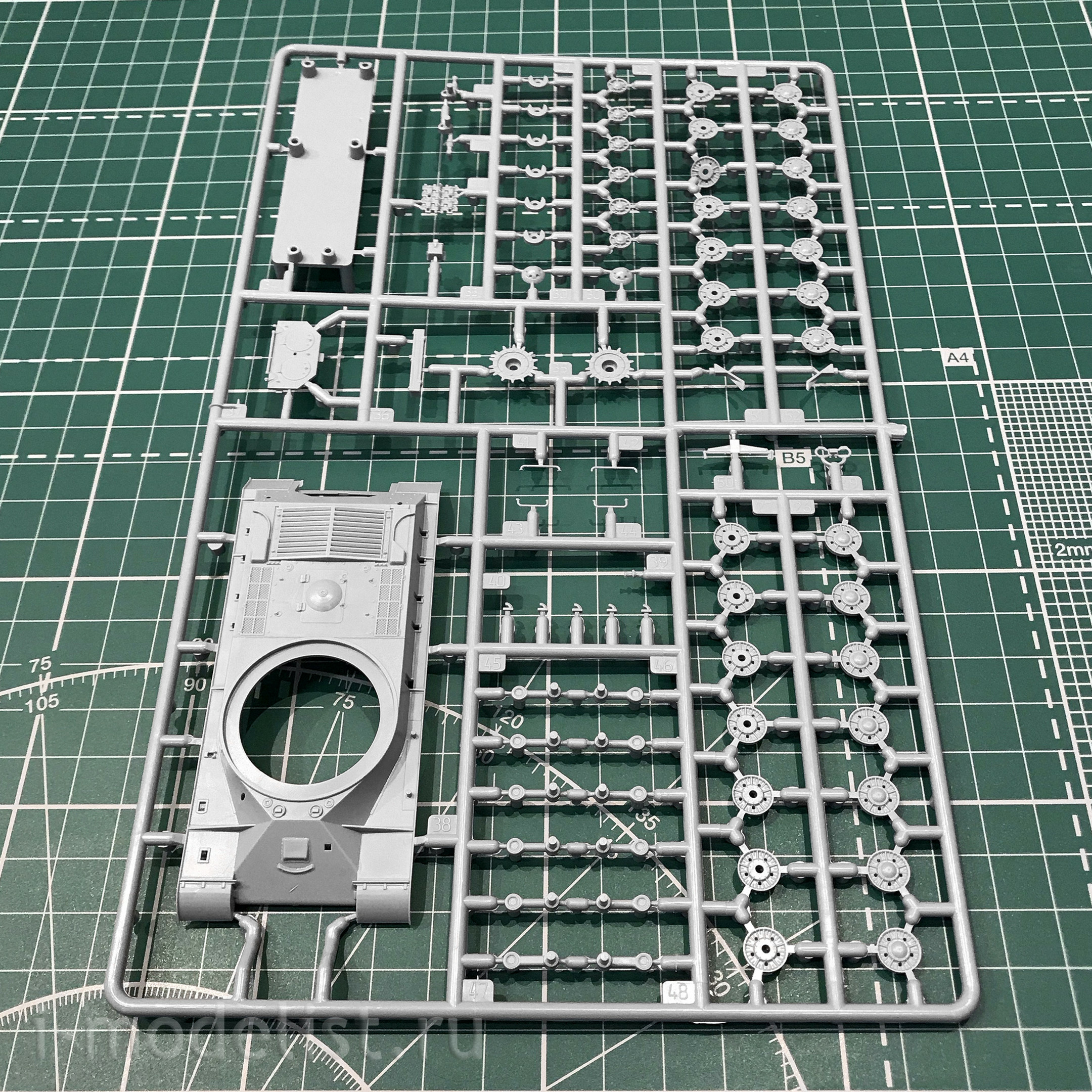 5011 Zvezda 1/72 Soviet heavy tank is-2