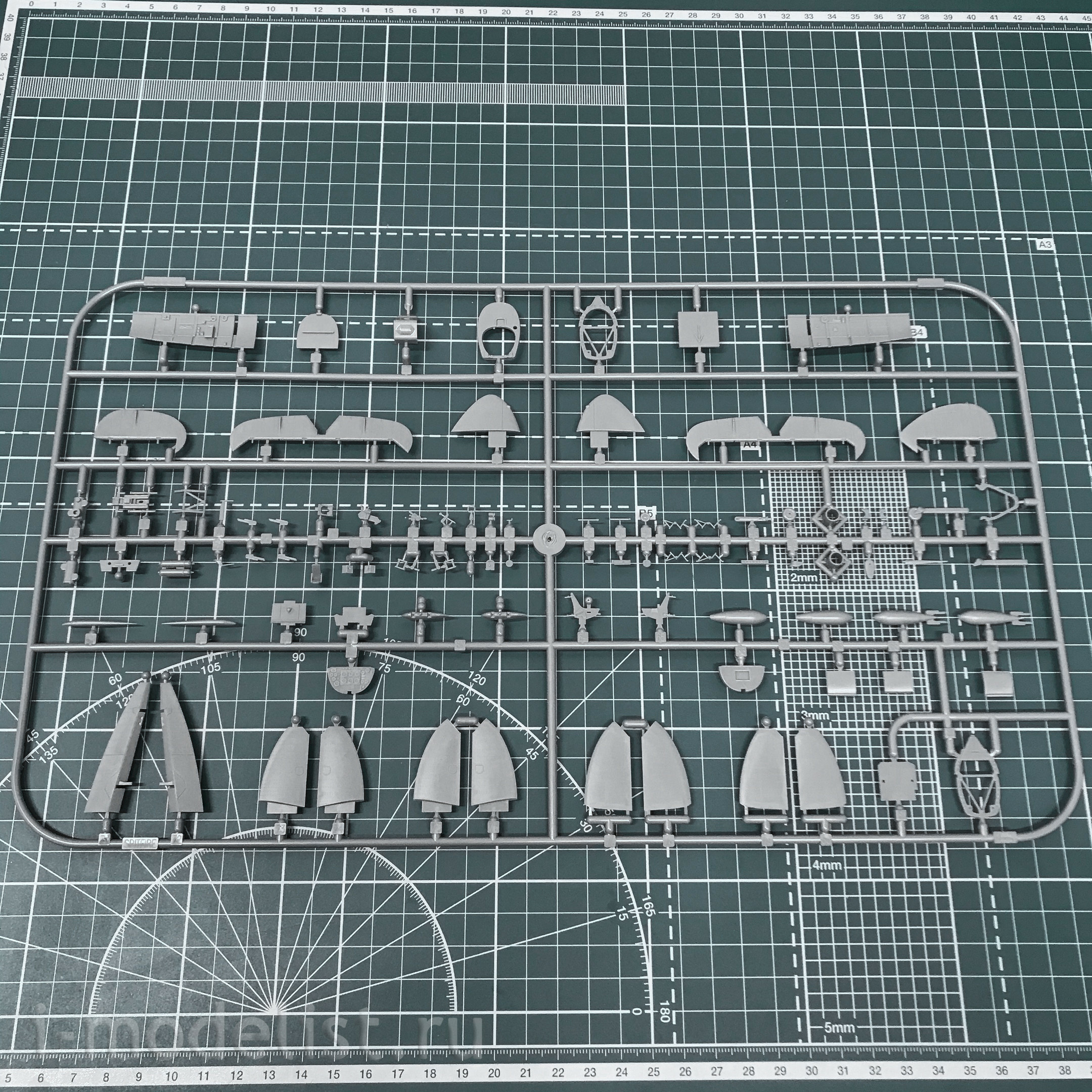 84138 Edward 1/48 Aircraft Spitfire Mk.IXe