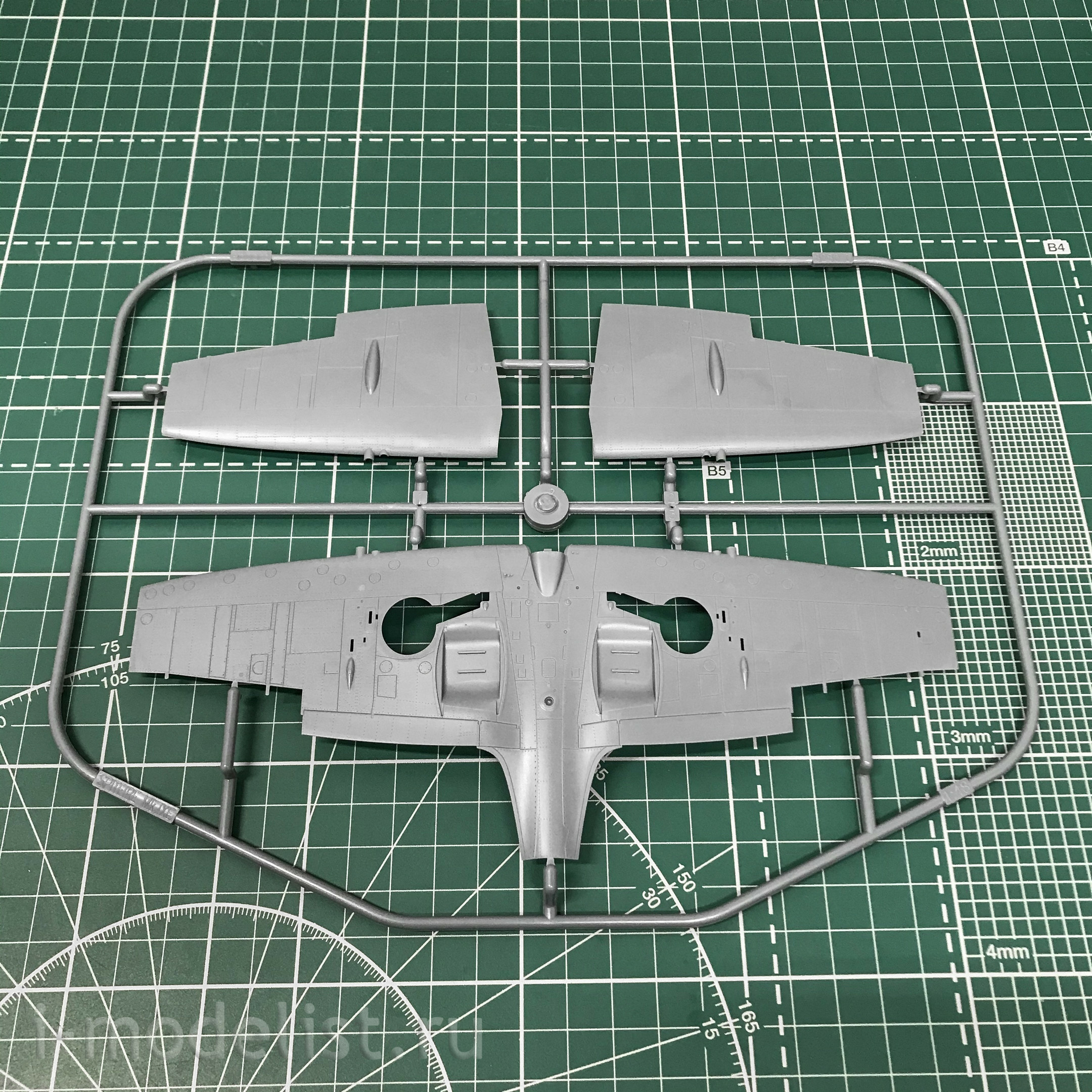 84138 Edward 1/48 Aircraft Spitfire Mk.IXe