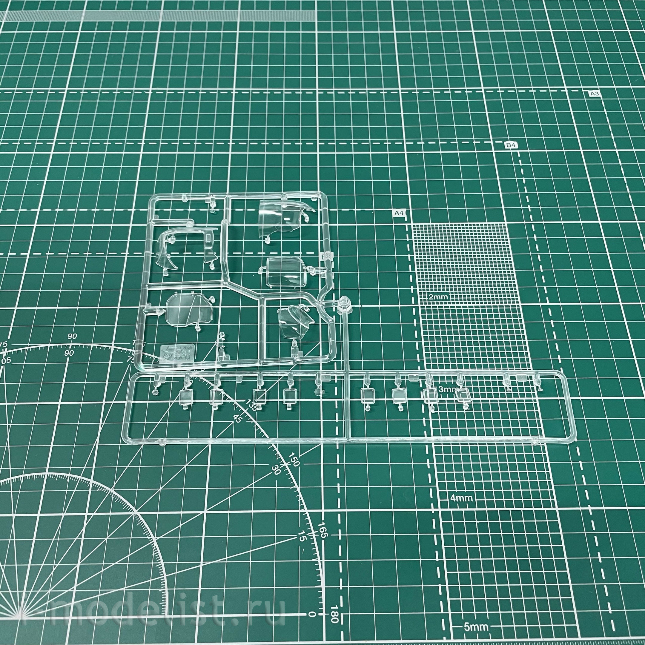 4812 Zvezda 1/48 Soviet Mi-24P Attack Helicopter