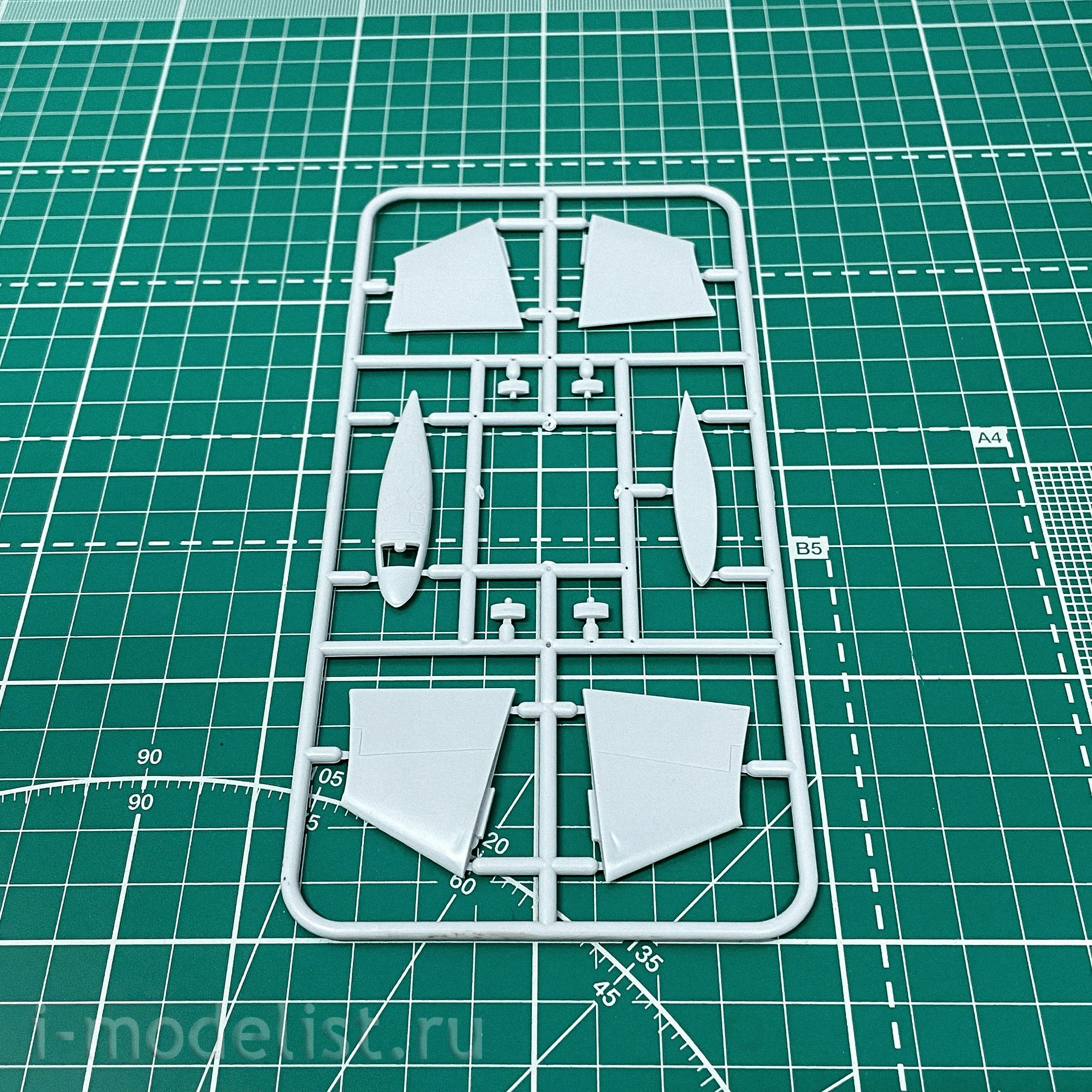 144-030 Microcosm 1/144 Nuclear submarine USS Sturgeon