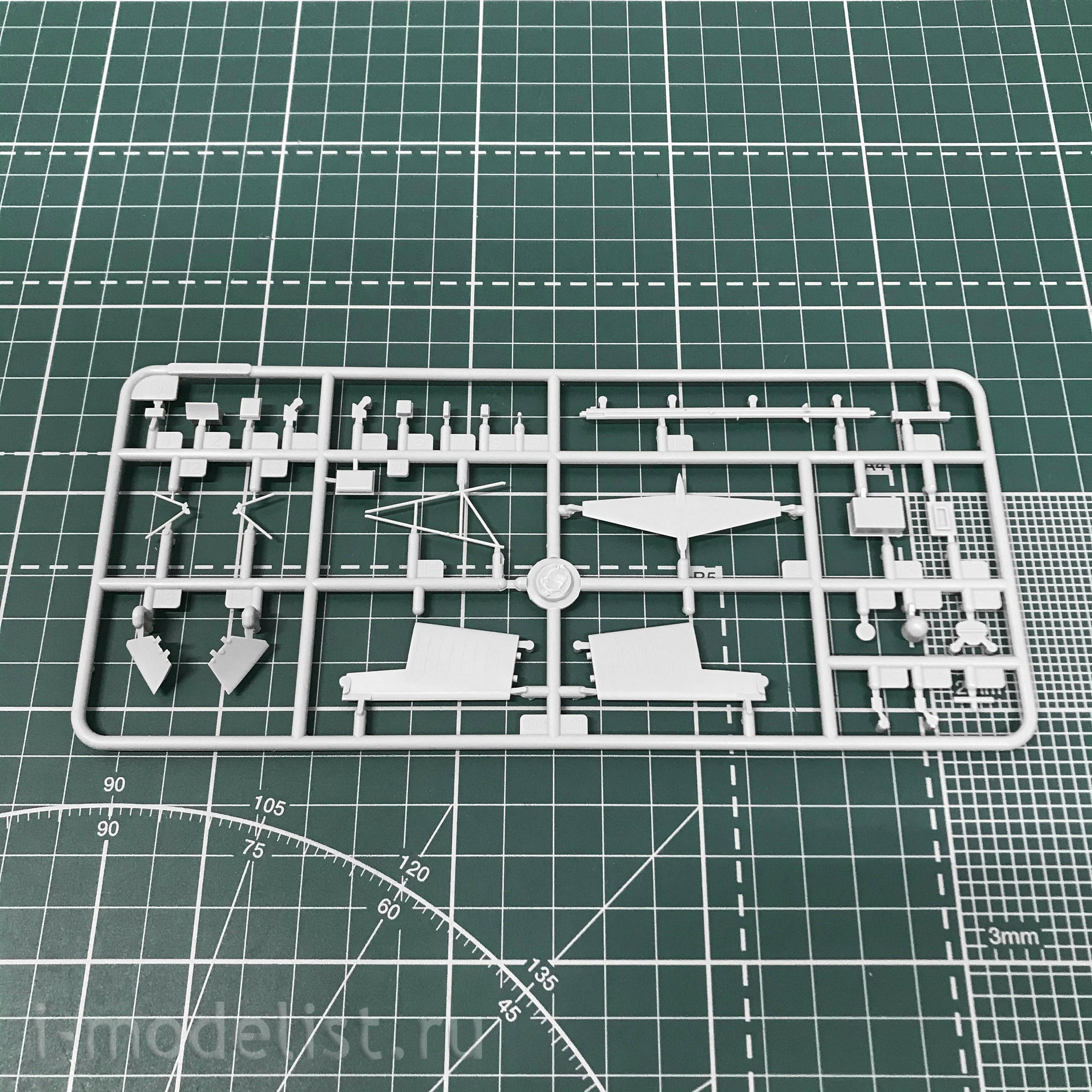 82006 HobbyBoss 1/200 Missile Boat USS PHM of Pegasus Class