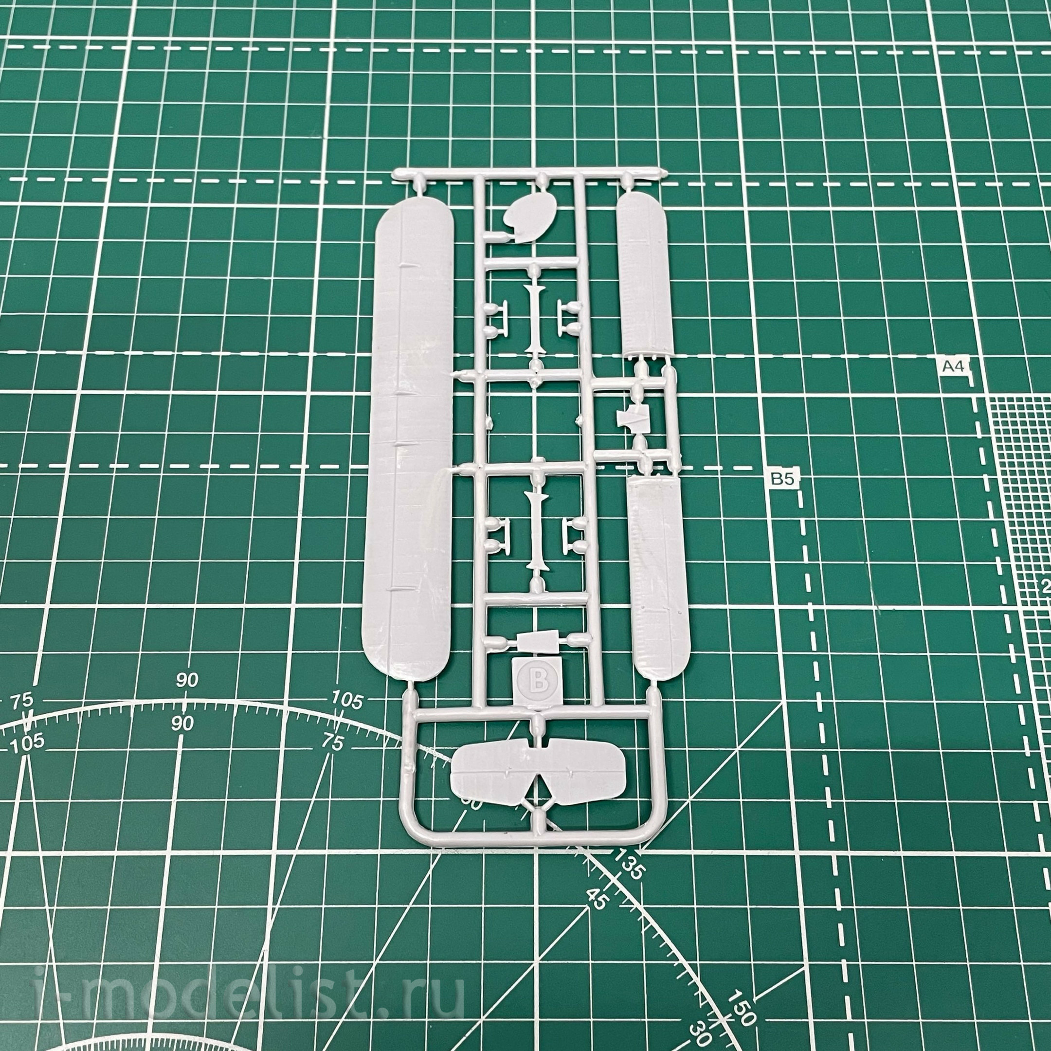 72048 Avis 1/72 Hawker Cygnet Biplane with ABS Scorpion Engine