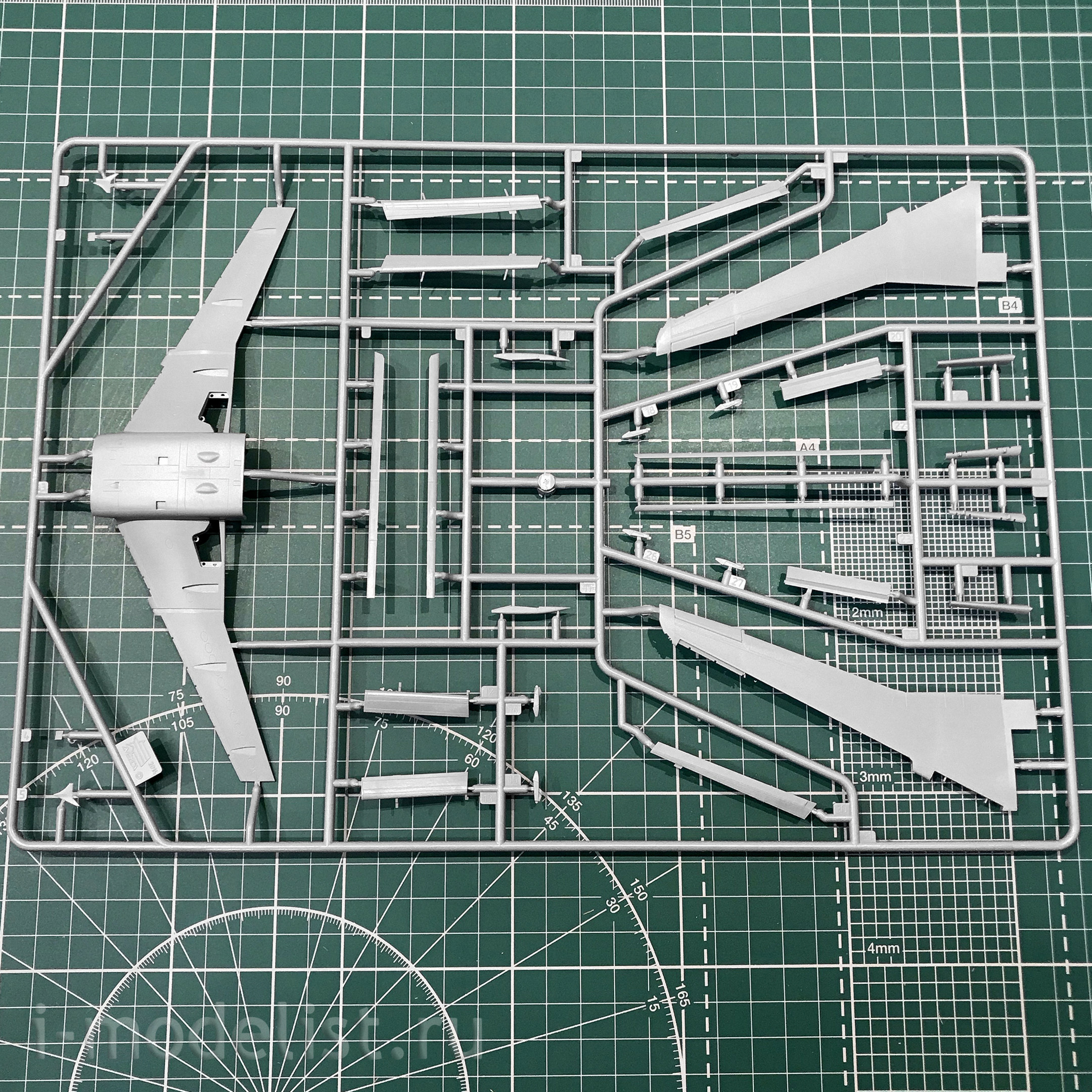 7017 Zvezda 1/144 Airbus A-321 passenger airliner