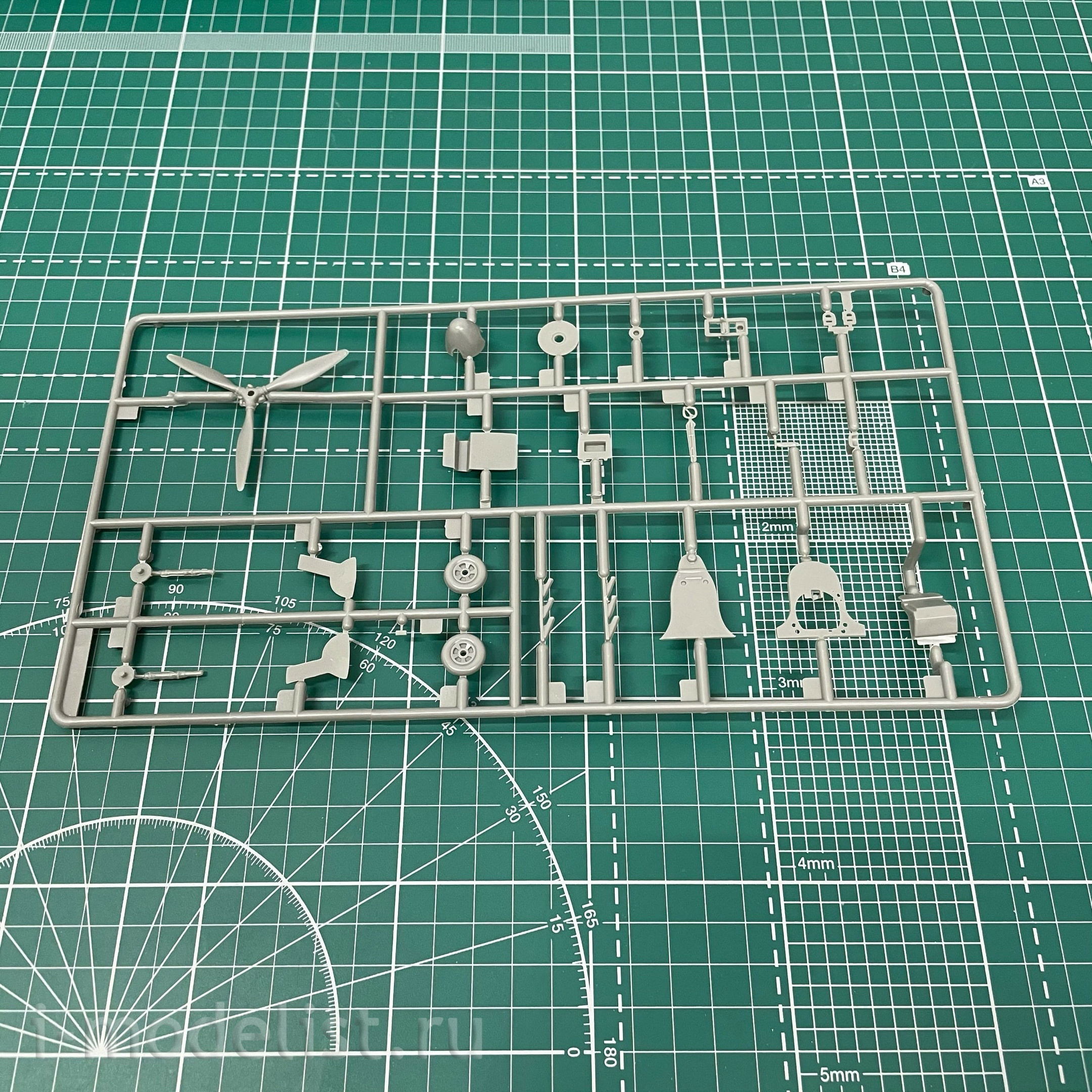15239 Revell 1/48 British Spitfire Mk-II Fighter (11/98)