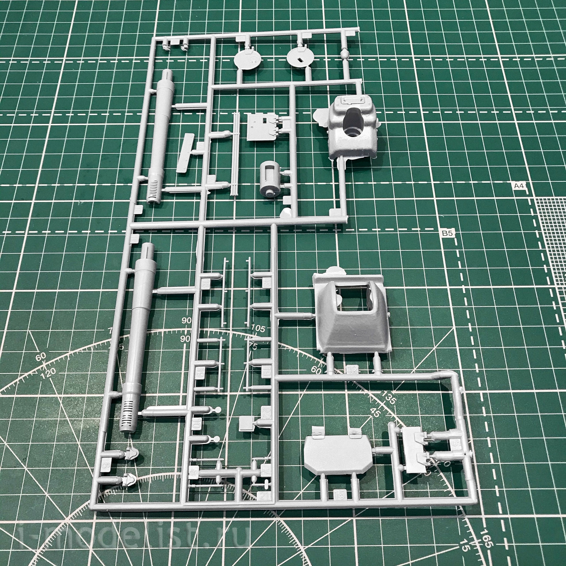 35103 Vostochny Express 1/35 KV-14 self-propelled unit (SU-152)