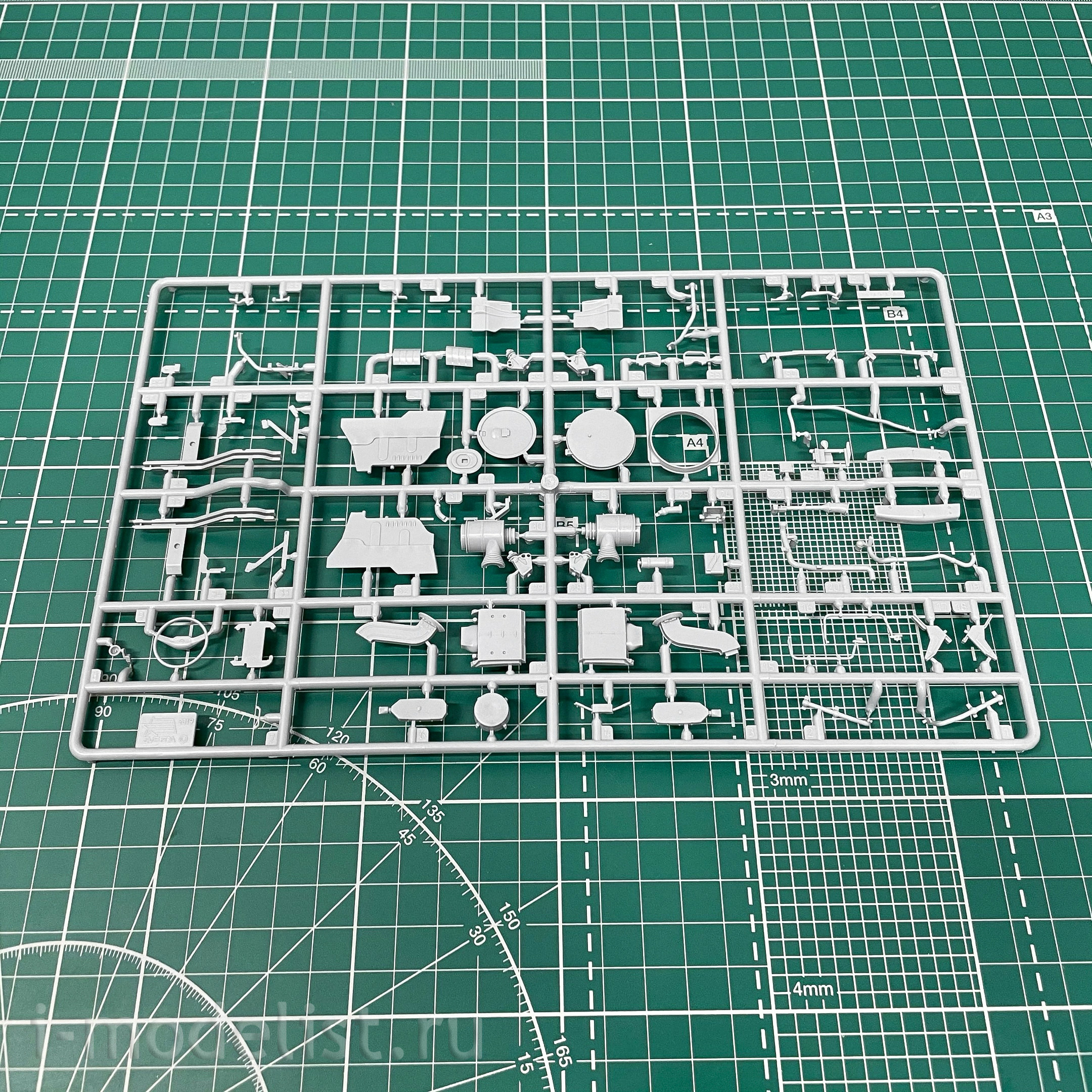3692 Zvezda 1/35 Russian two-axle truck K-4350