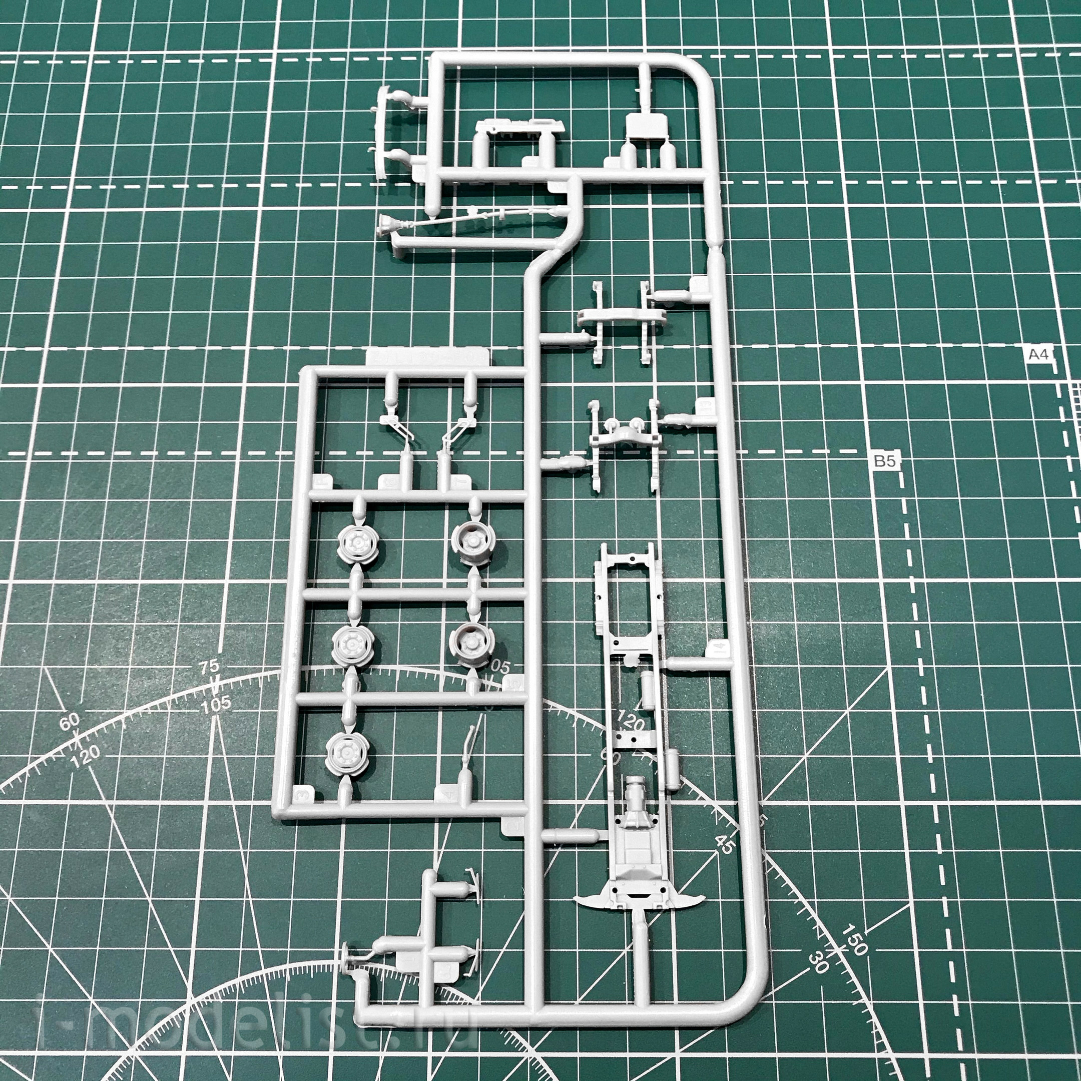 RL003 Krasny Mayak 1/72 Airfield mobile unit APA-35