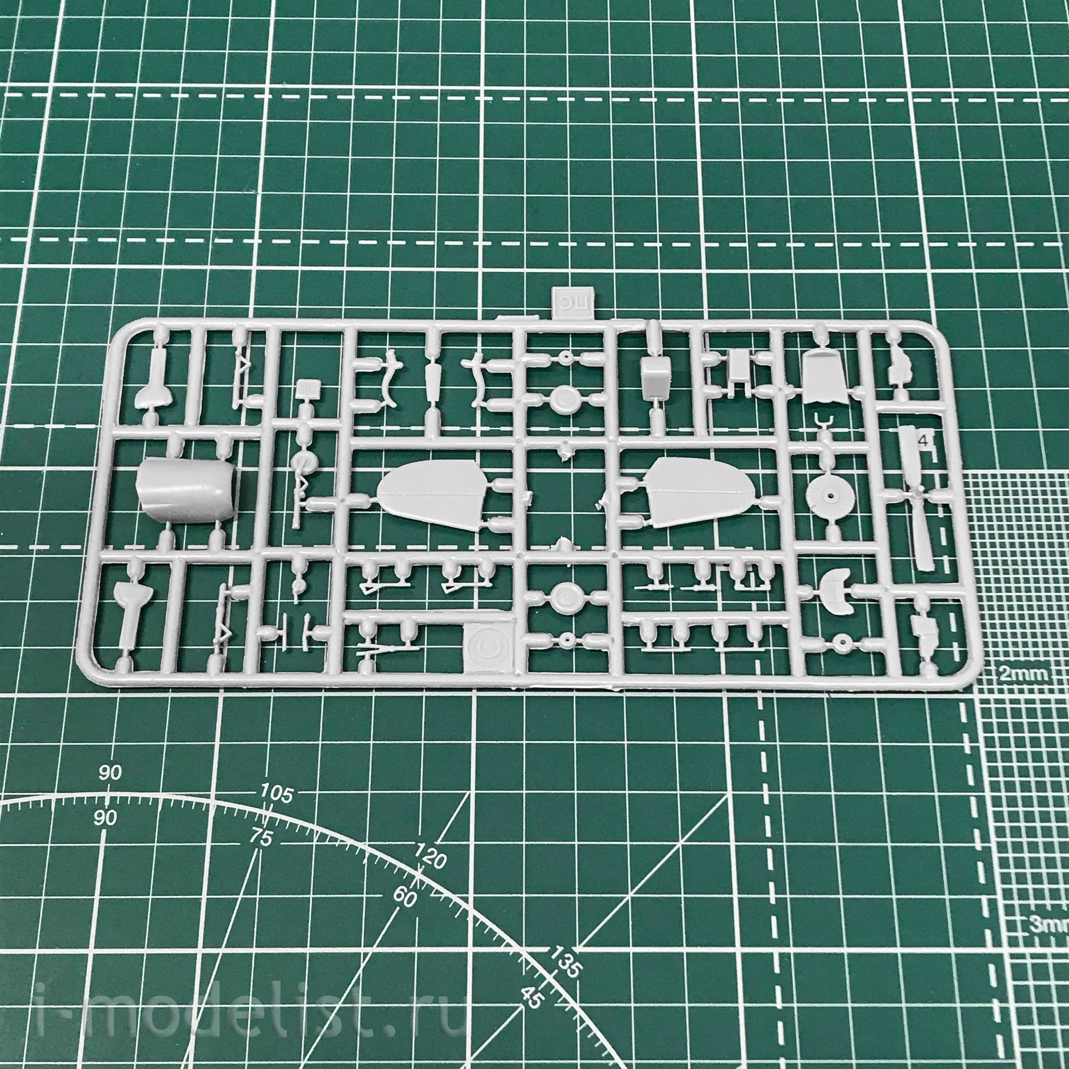 72320 Amodel 1/72 Yak-18PS