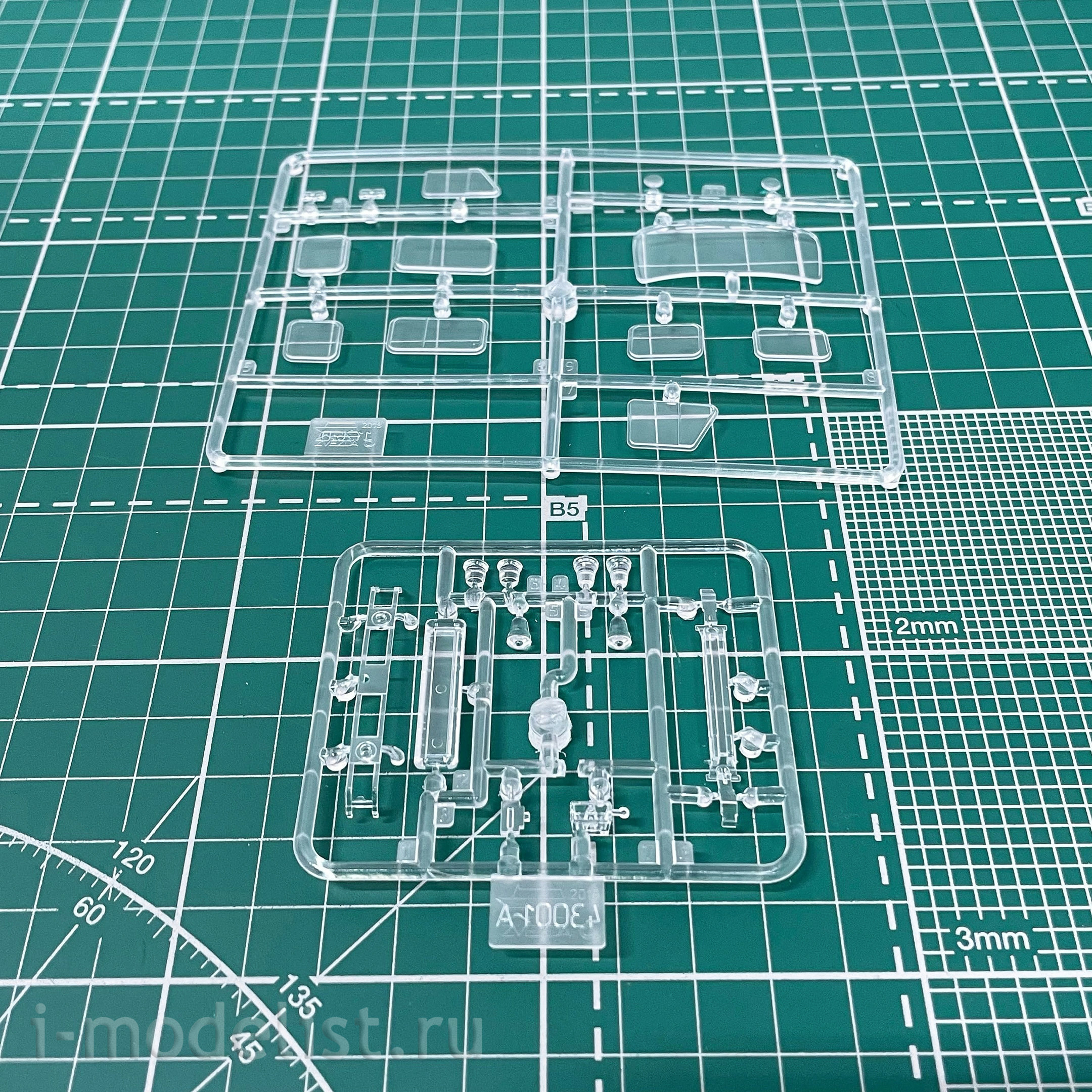 43001 Zvezda 1/43 UAZ 