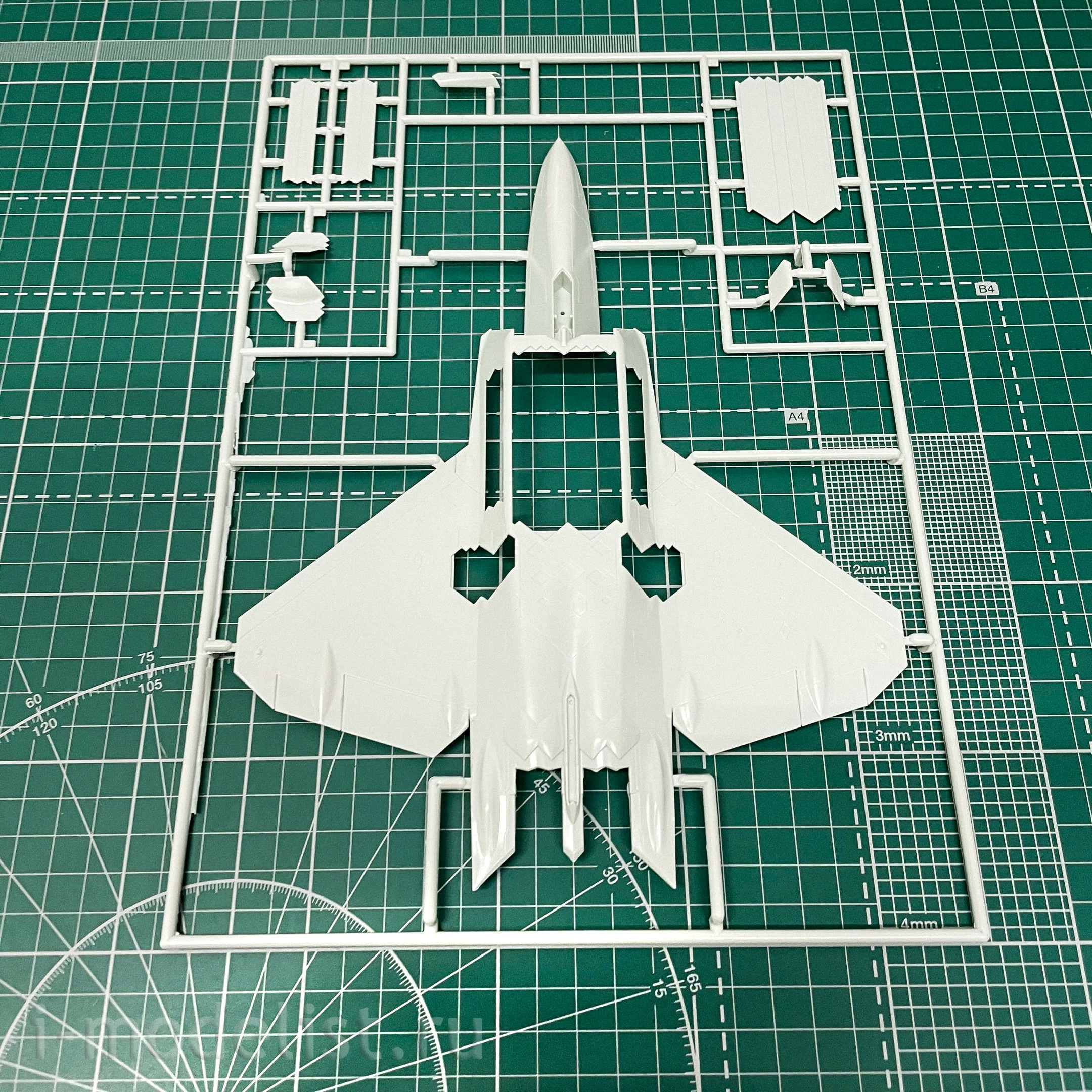 03858 Revell 1/72 Lockheed Martin F-22A Raptor Multirole Fighter