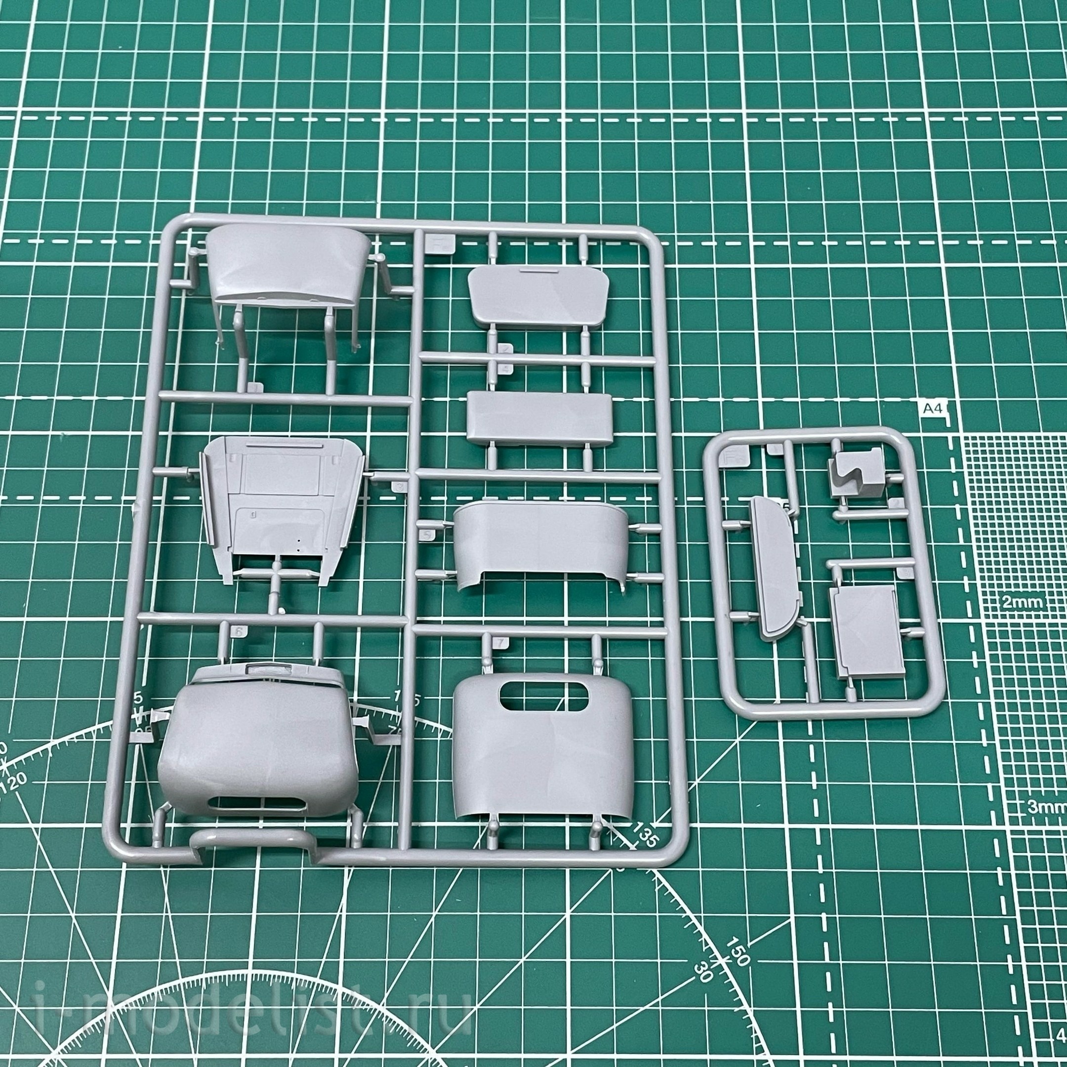 35380 MiniArt 1/35 US Army Truck G7107 4X4, 1.5 t