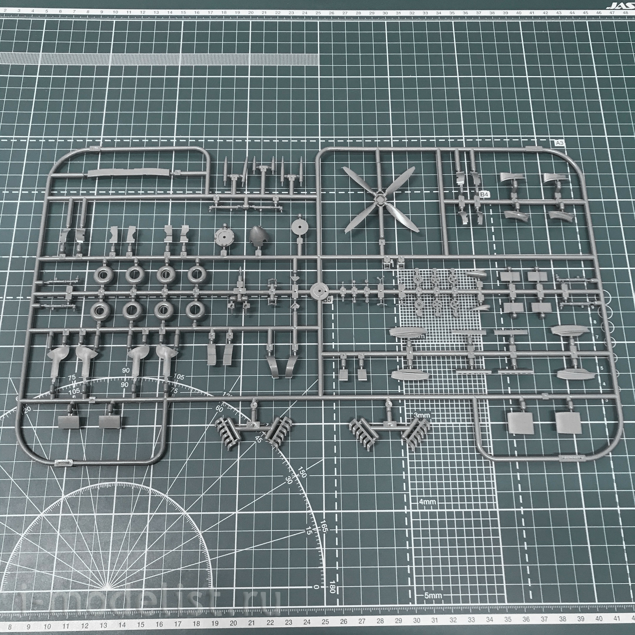 84151 Edward 1/48 Spitfire LF Mk. IXc