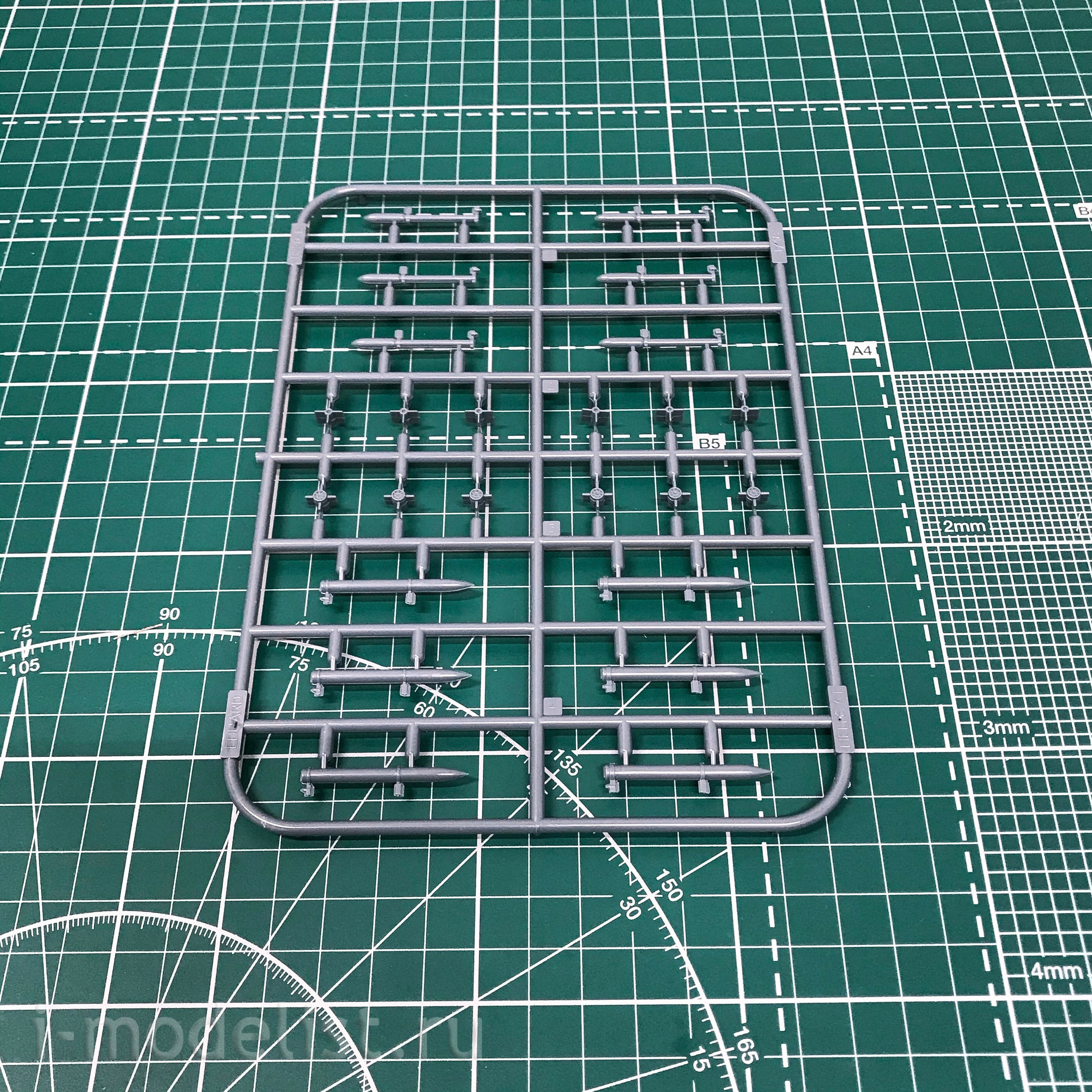 84133 Edward 1/48 F6F-5N Nightfighter