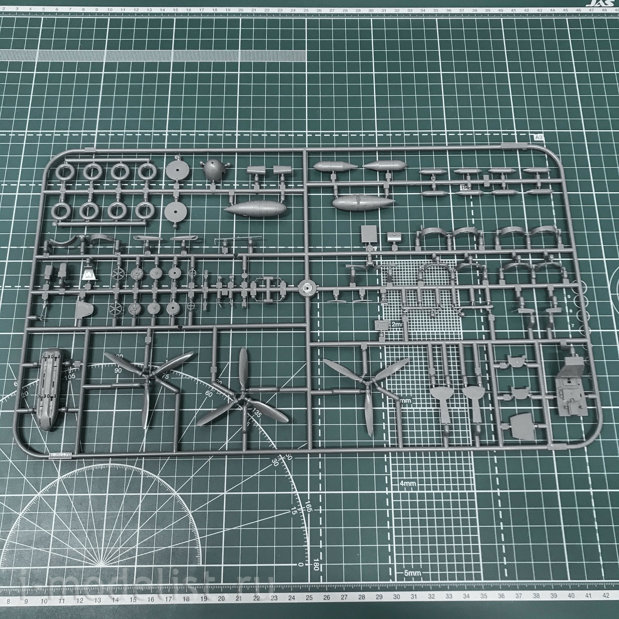 82118 Edward 1/48 Bf 109G-14