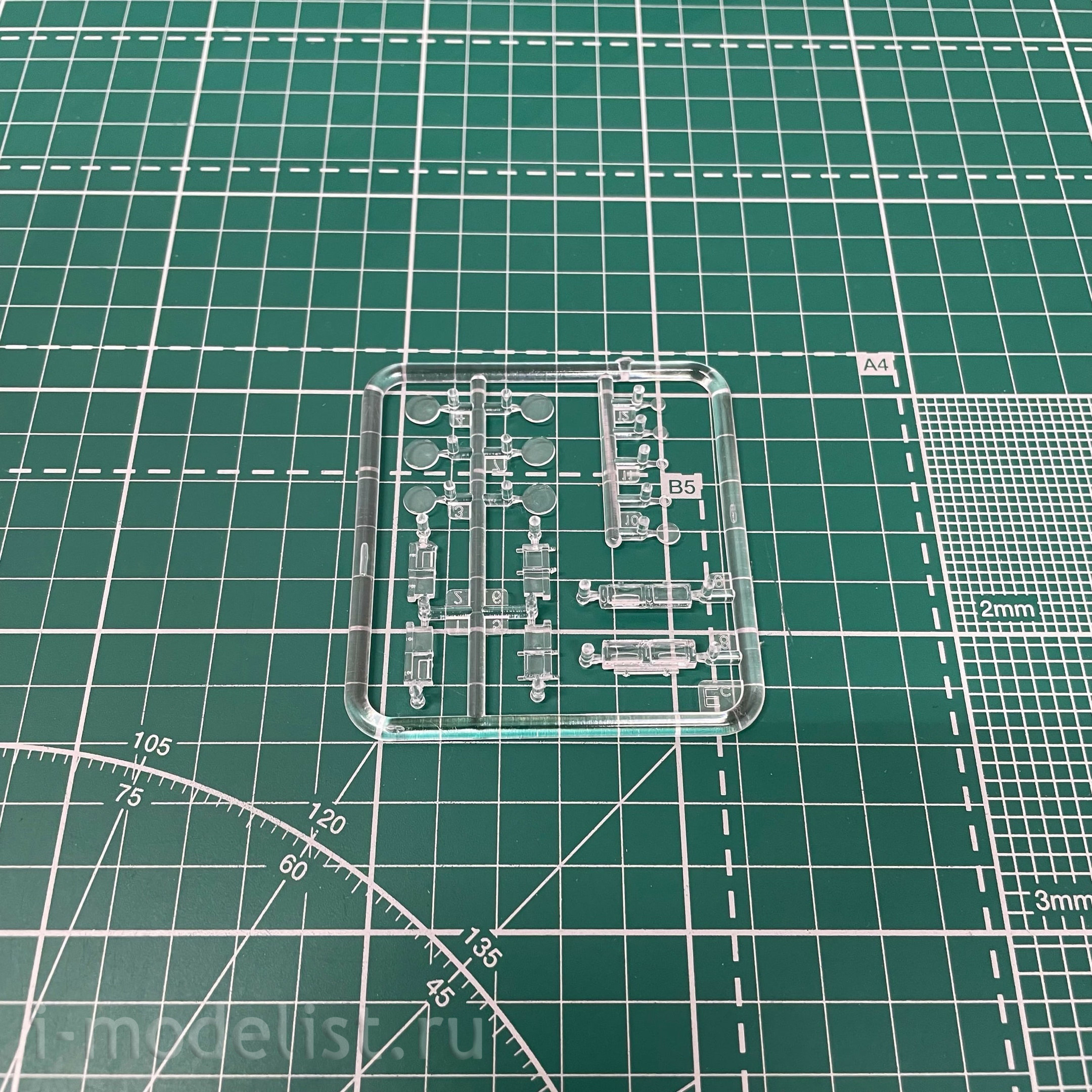 39010 MiniArt 1/35 AUSTIN 3 series armored car with interior. Germany, Austria-Hungary, Finland