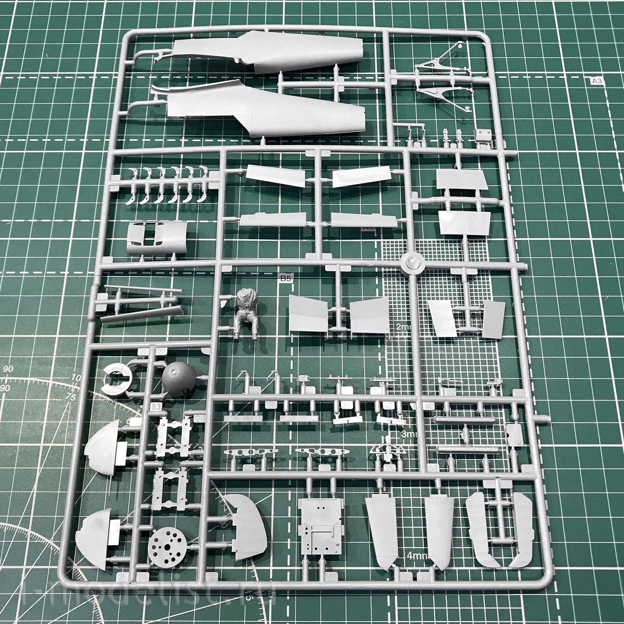 4806 Zvezda 1/48 German fighter Messerschmitt Bf-109F4