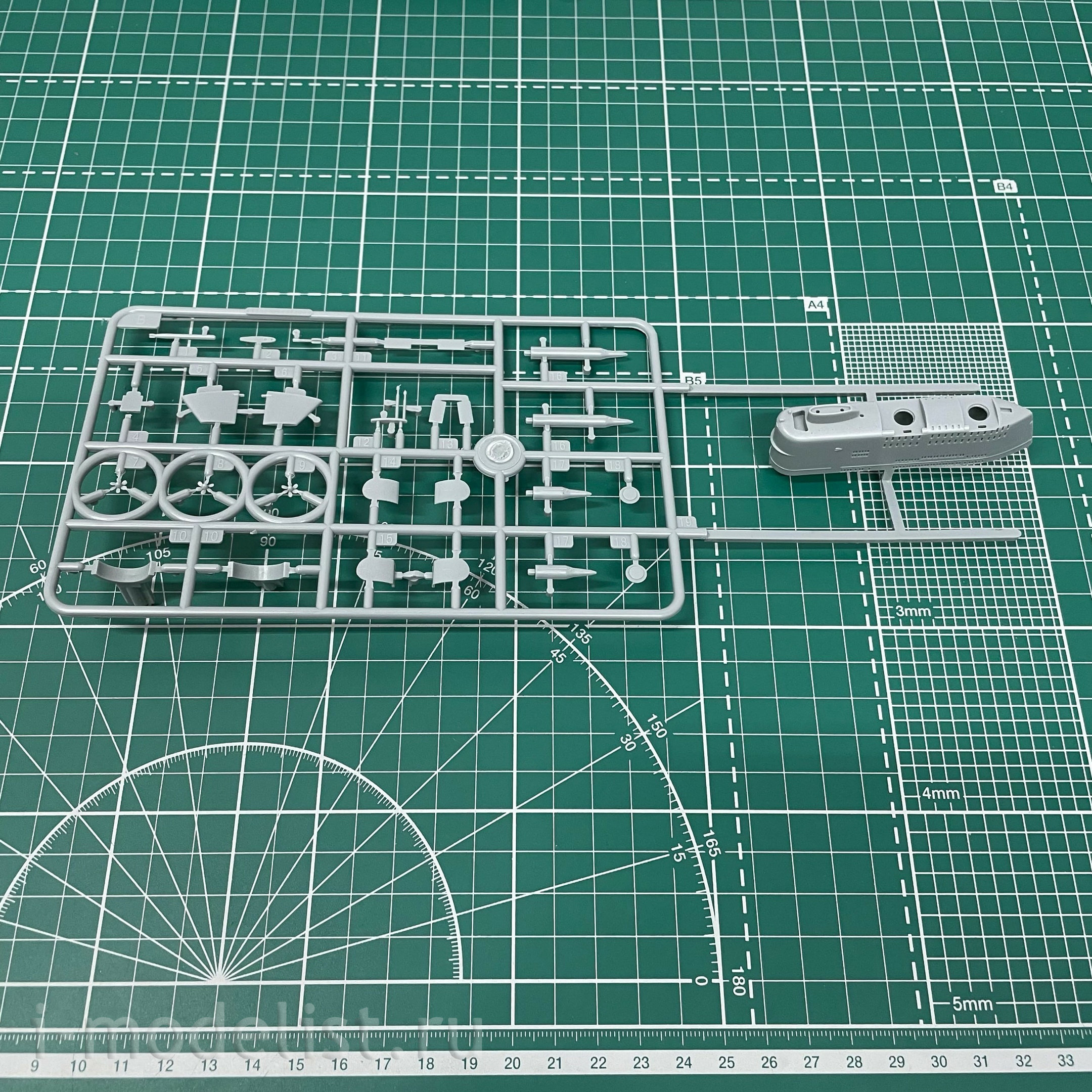83514 HobbyBoss 1/350 PLA Navy Type 031 Golf Class