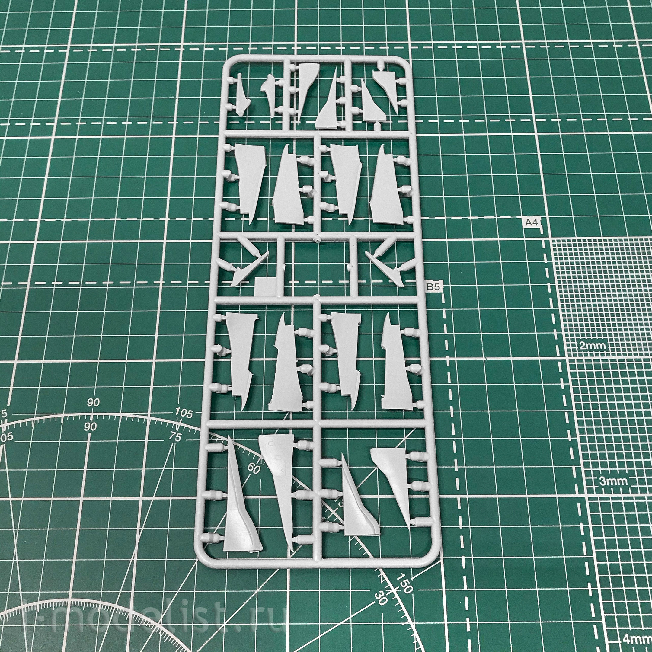 144153-6 Eastern Express 1/144 airliner 747SP 