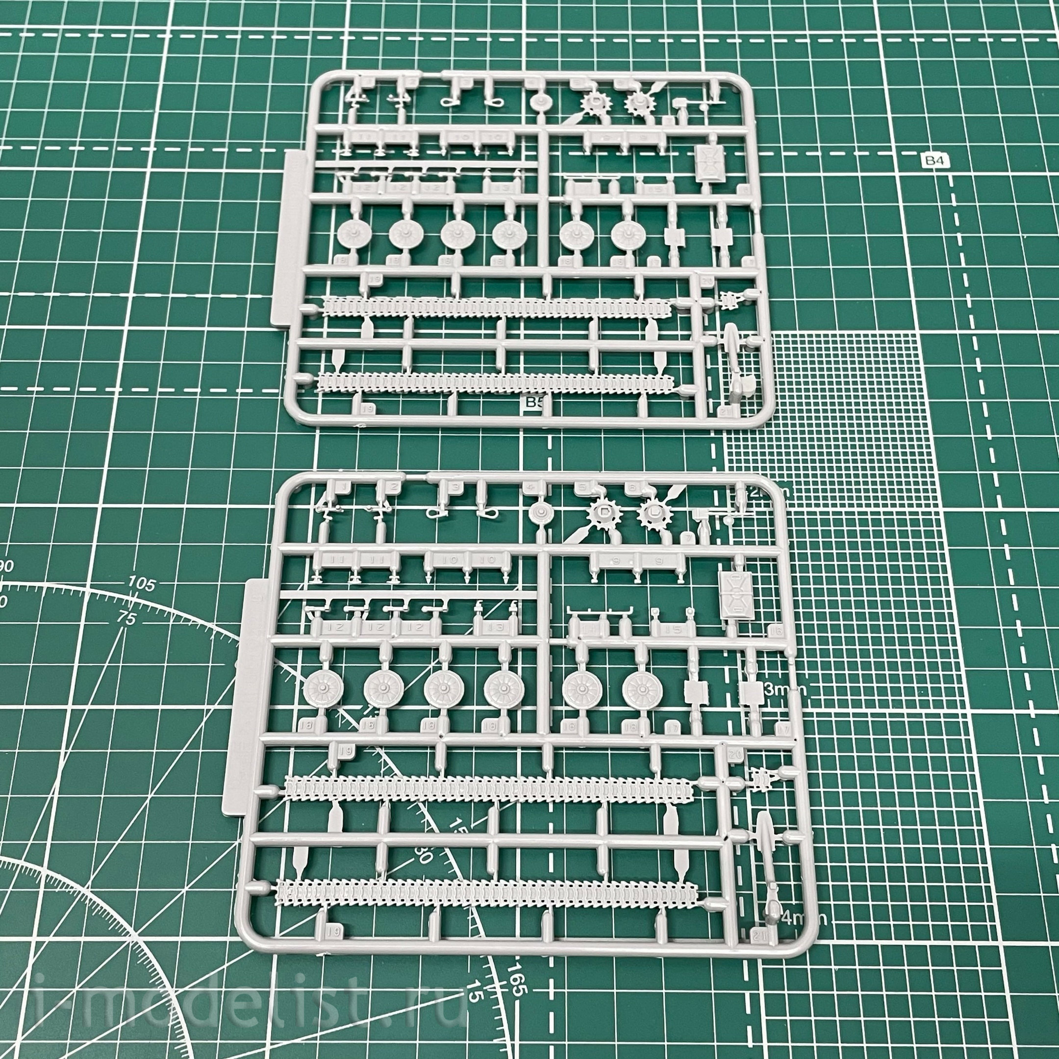 03314 Revell 1/72 Soviet light floating tank PT-76B