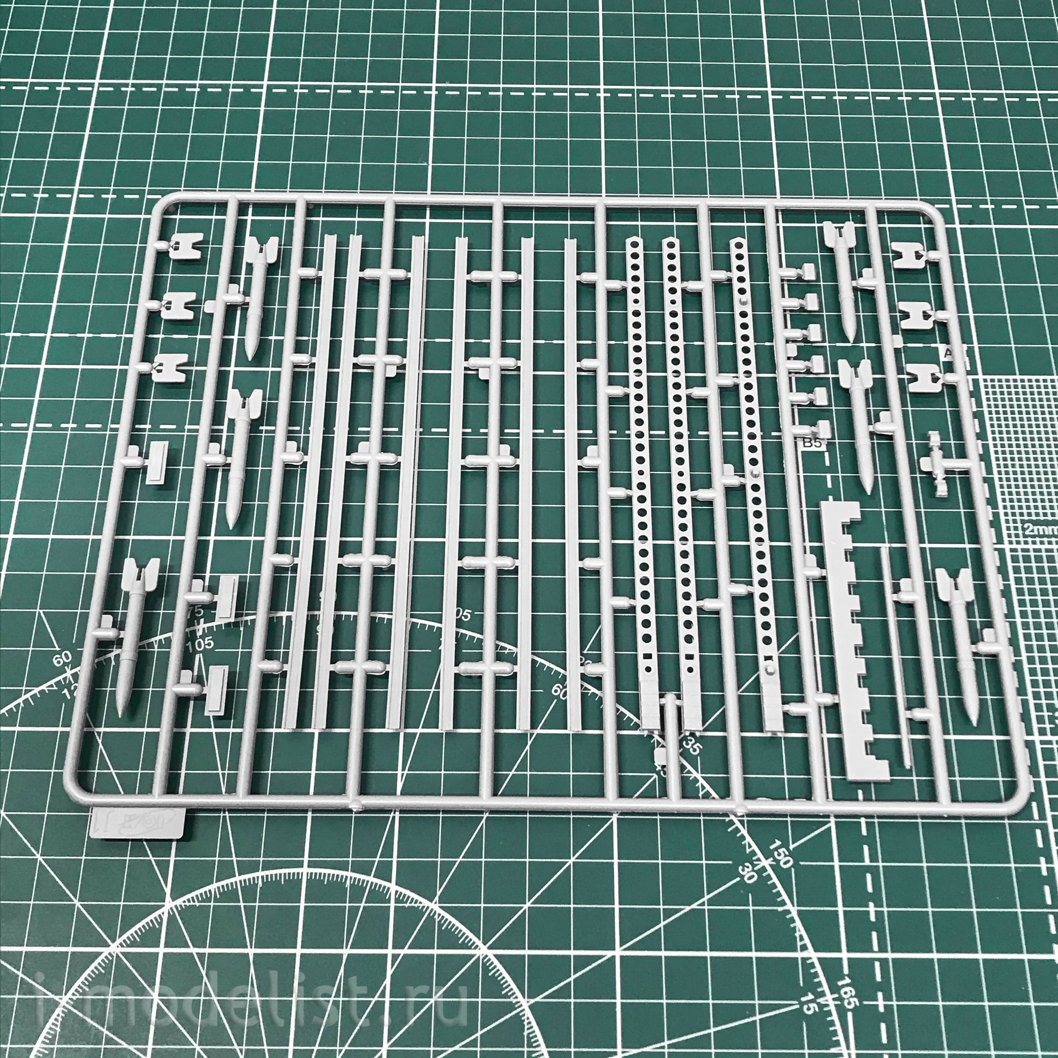 35592 ICM 1/35 BM-13-16 on the chassis of the W. O. T. 8 c Soviet calculation 