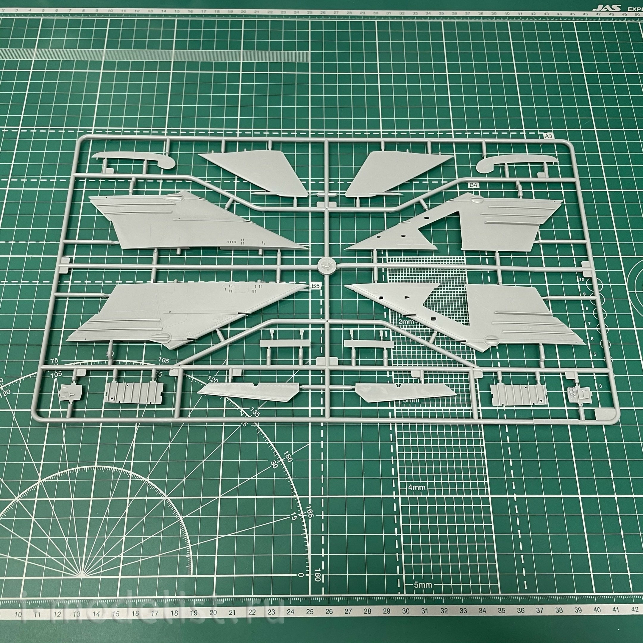 81759 HobbyBoss 1/48 Sukhoi-17UM3 Fitter-G Aircraft