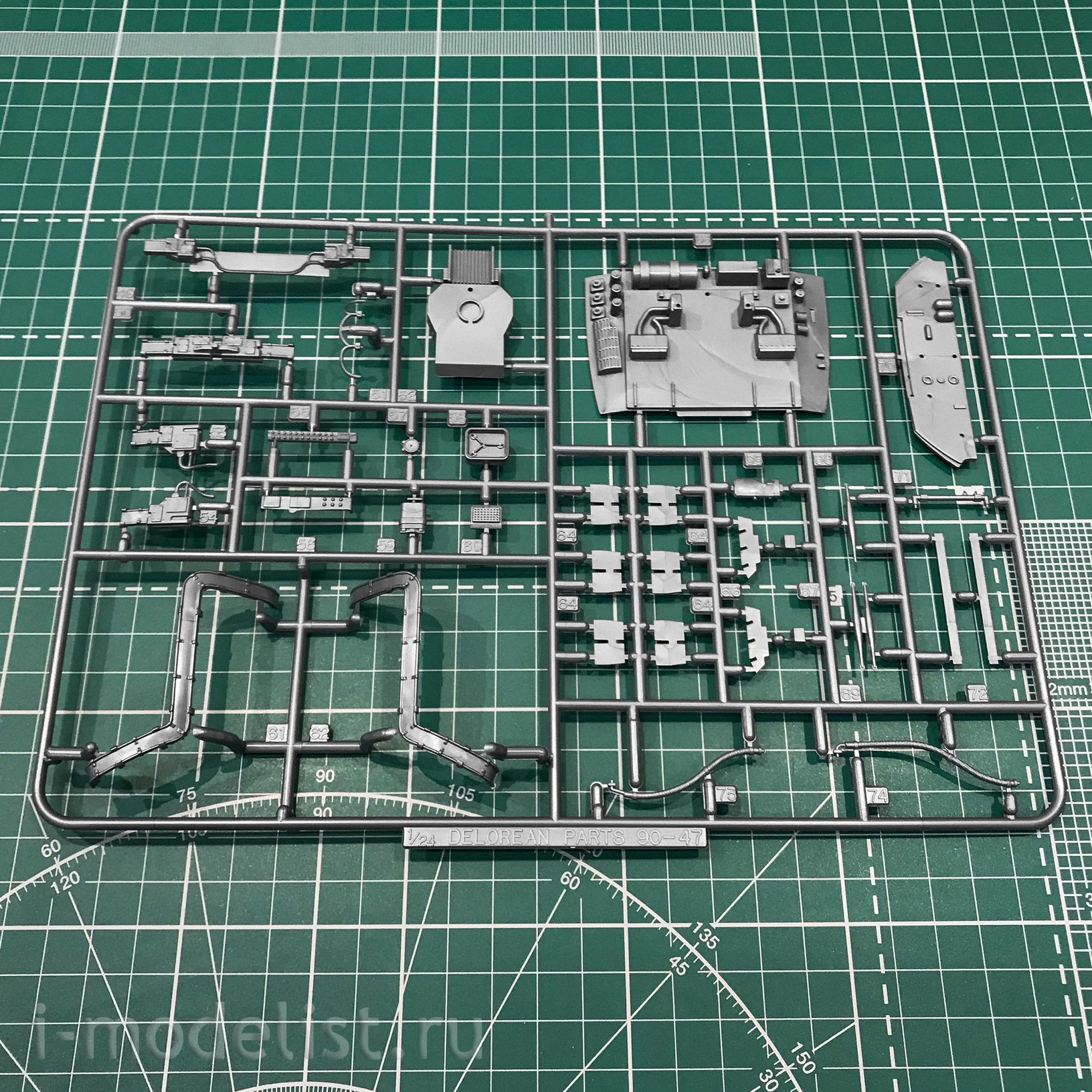 05918 Aoshima 1/24 Back to the Future DeLorean from Part III