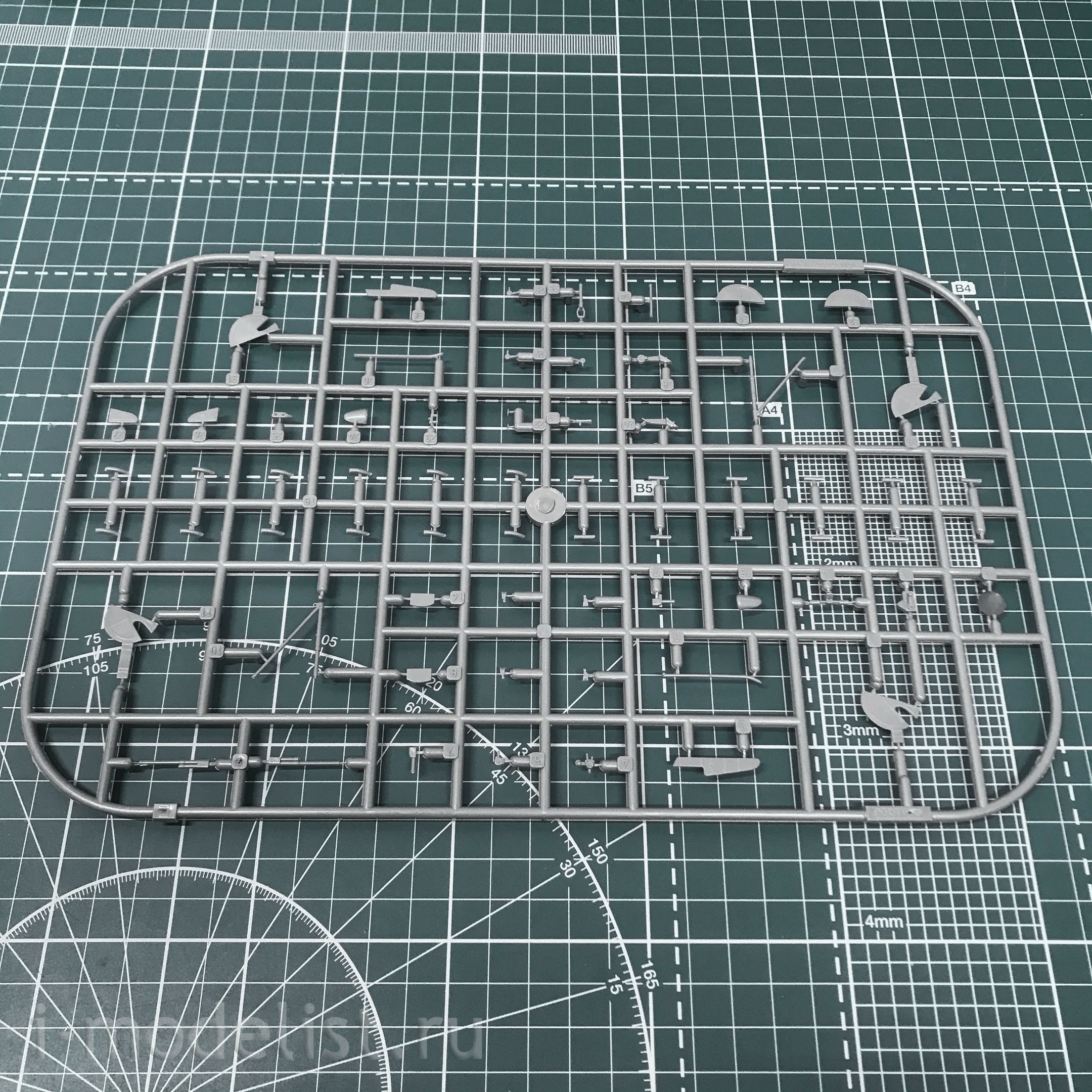 8469 Edward 1/48 I-16 (I-16 type 10)