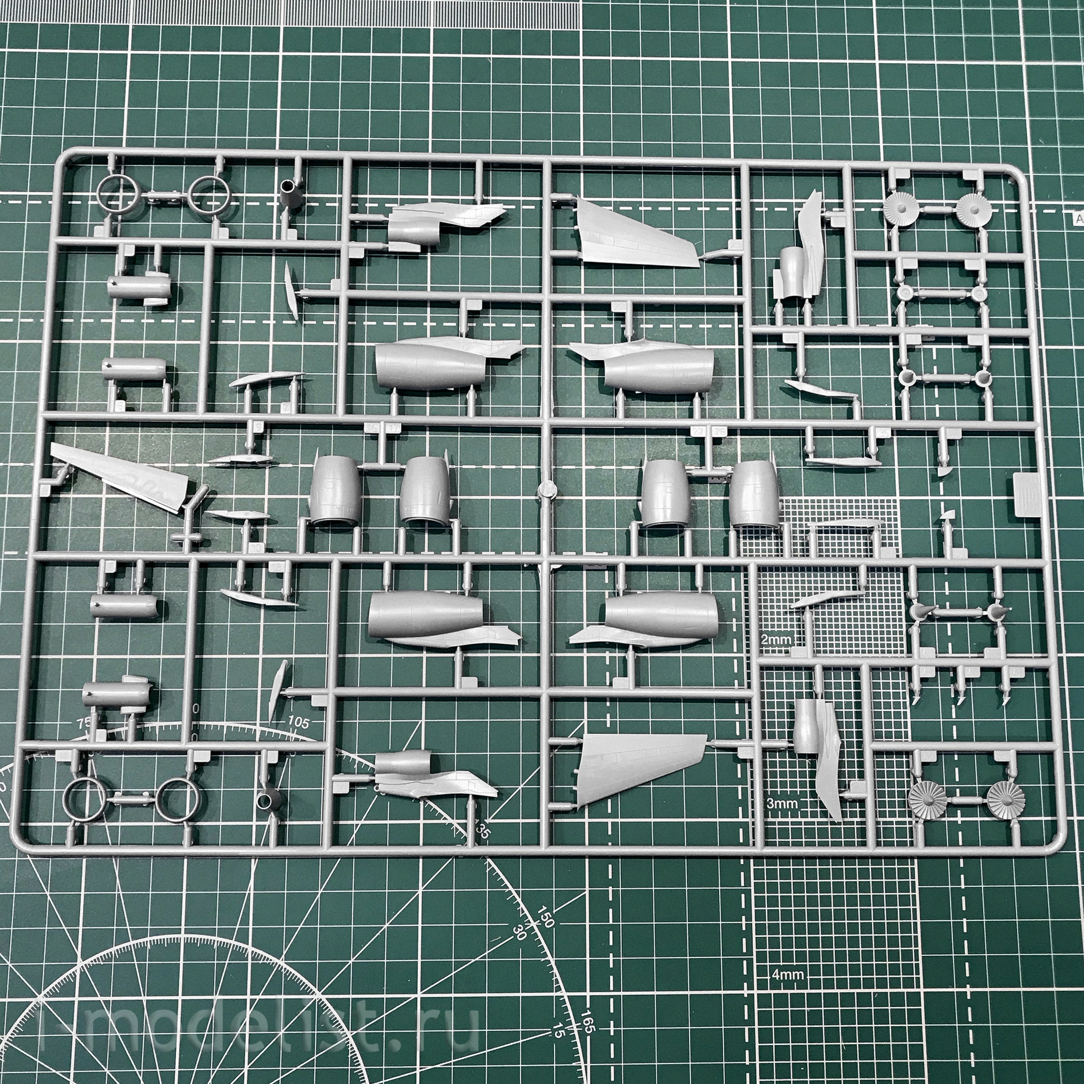 7017 Zvezda 1/144 Airbus A-321 passenger airliner