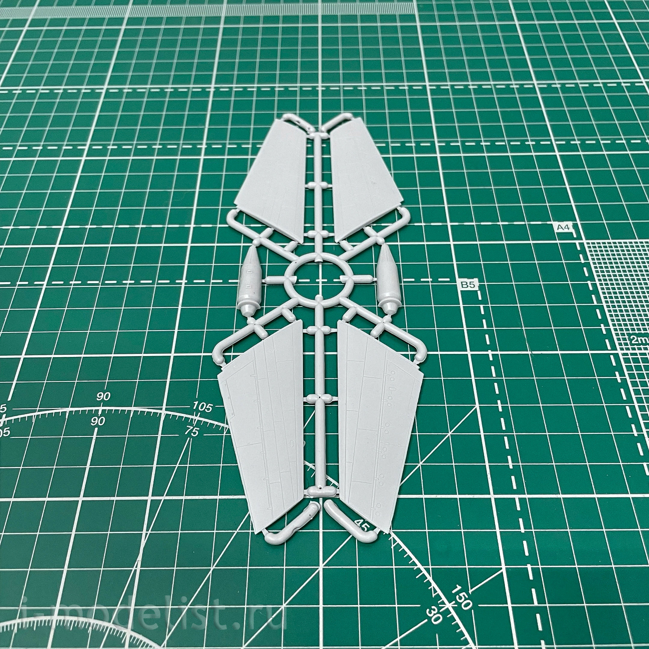144-032 Microcosm 1/144 Myasishchev 3MS aircraft (NATO Bison-B)