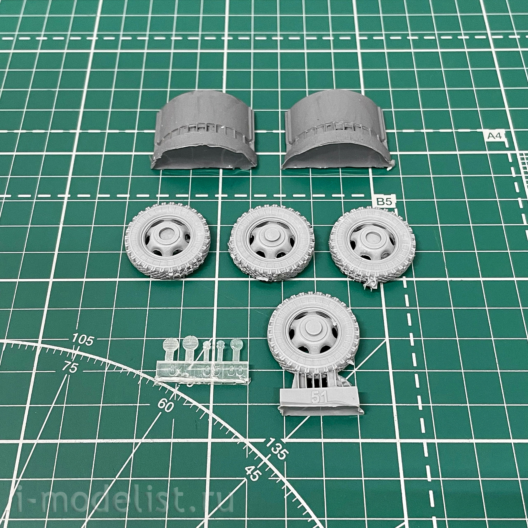 35030 GunTower Models 1/35 is a Soviet tractor with a semi-trailer. Kit 1 (51)