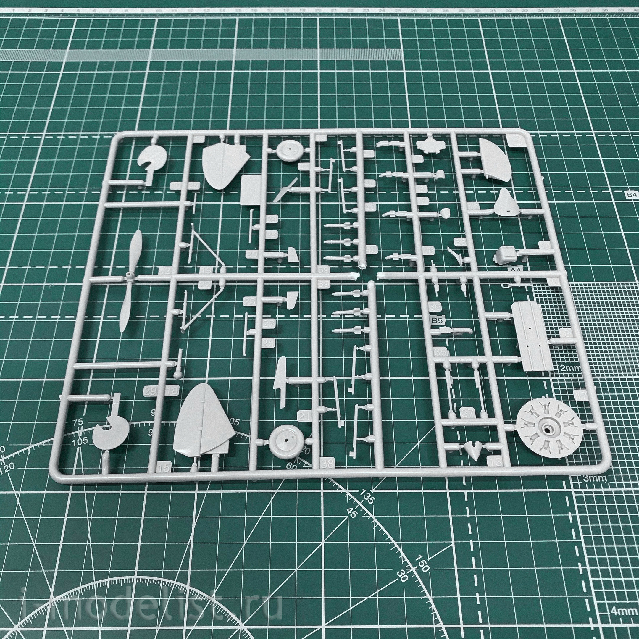 48047 ARK-models 1/48 Soviet fighter I-16 (two models in a box and a new resin) 