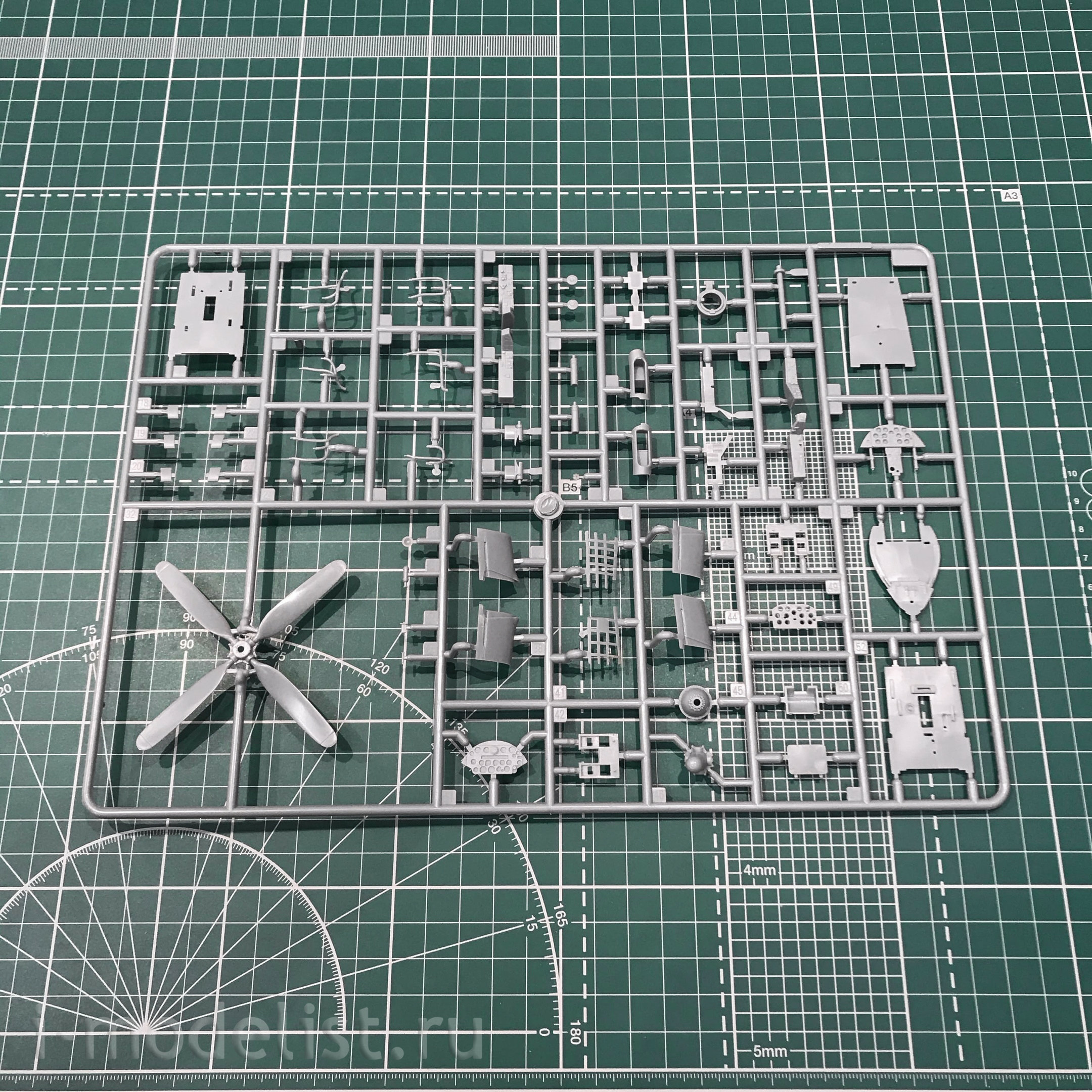 80396 HobbyBoss 1/48 Corsair MK.Ⅲ