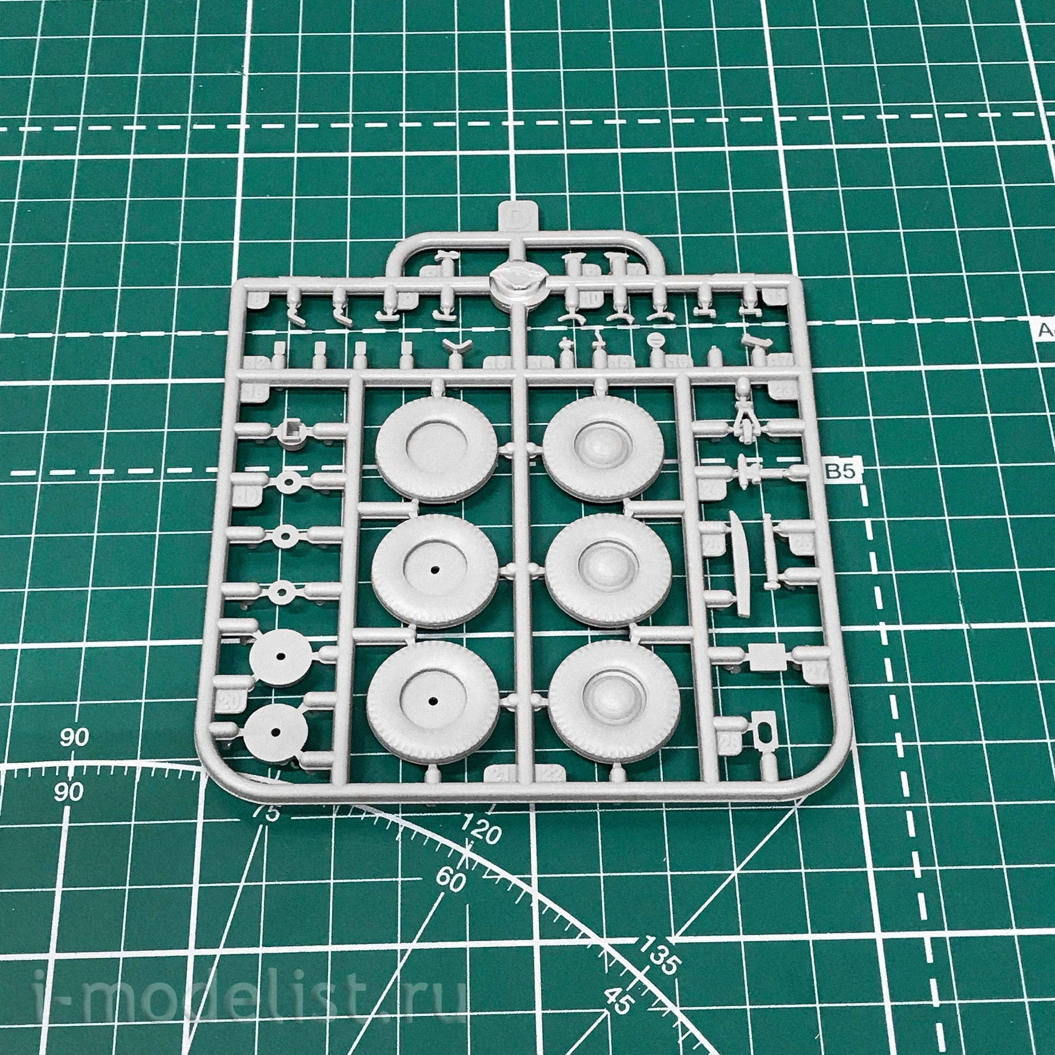815 Roden 1/35 Car 1941 Packard Clipper