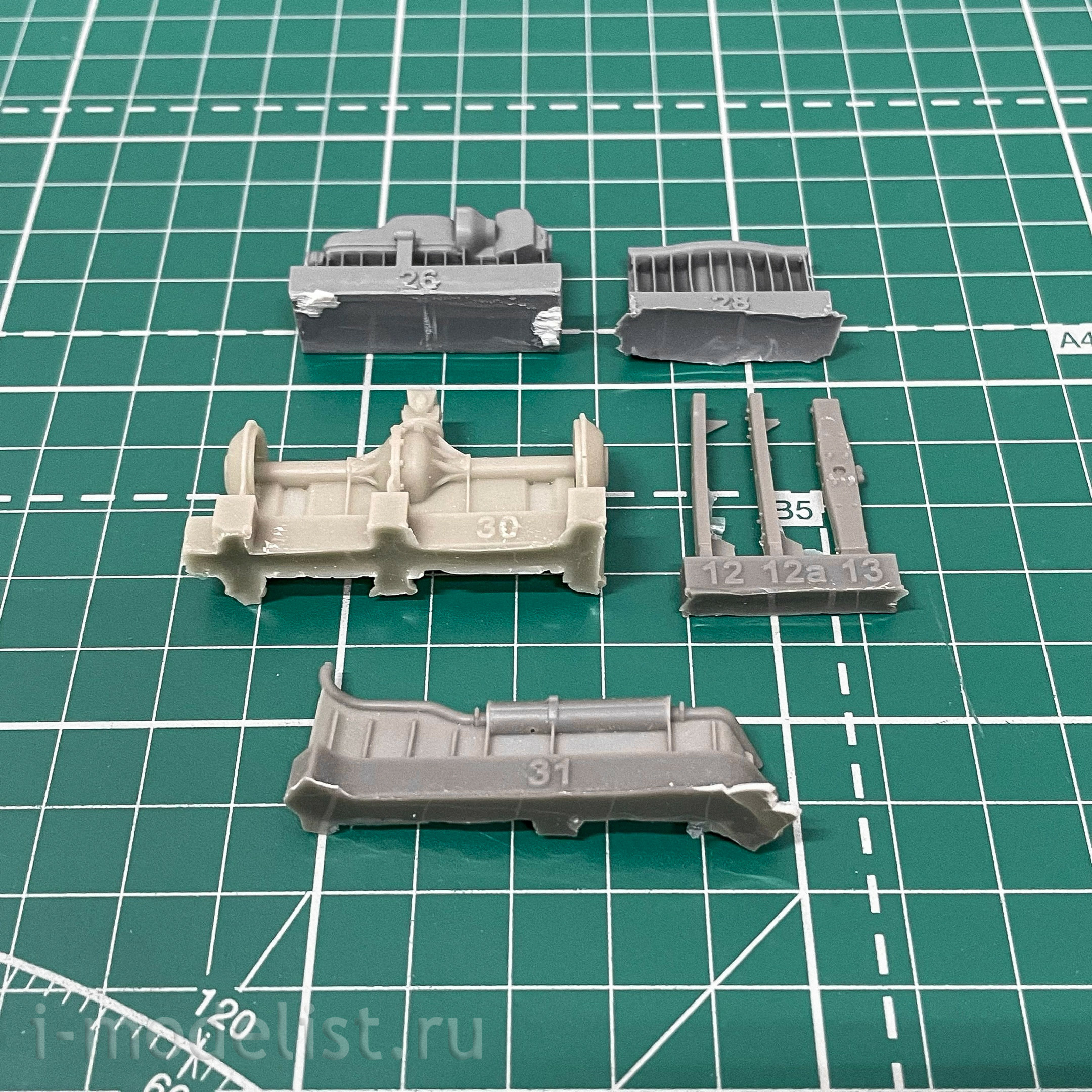 35031 GunTower Models 1/35 is a Soviet tractor with a semi-trailer. Kit 1 (51A)