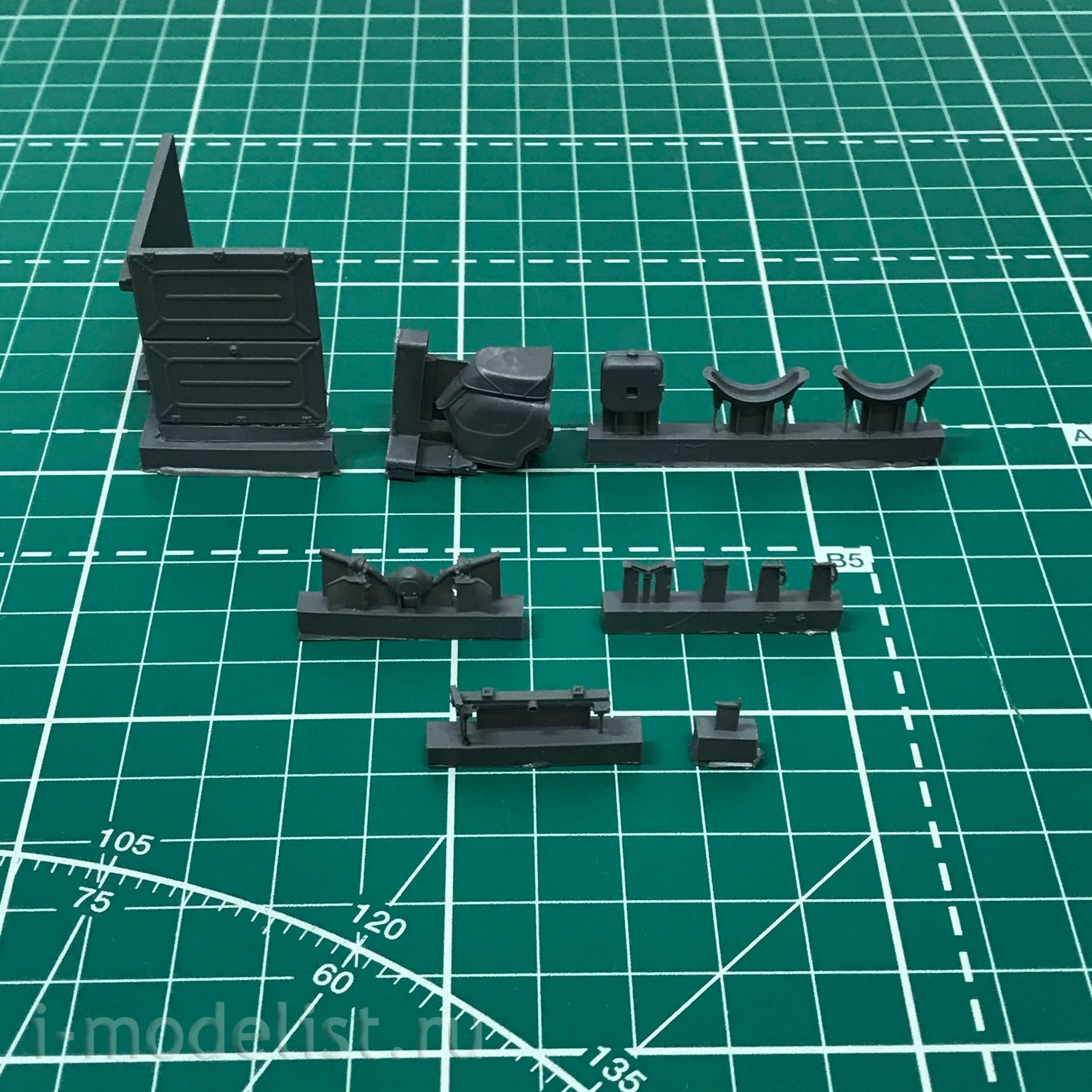35010 GunTower Models 1/35 Soviet cargo scooter Kit 4 (booth)