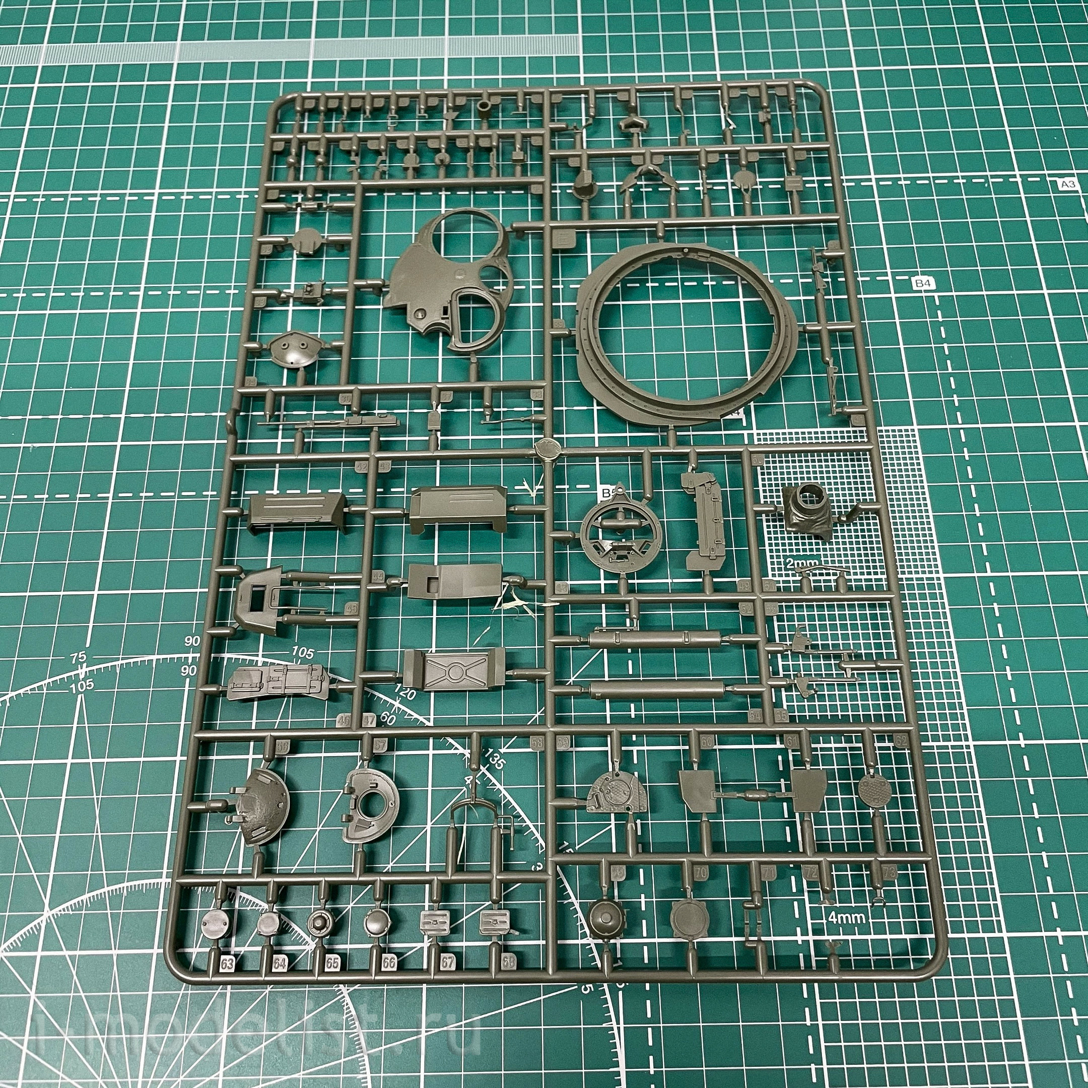 35A039 Amusing Hobby 1/35 Slovak T-72M2 Moderna tank (licensed by UVZ)